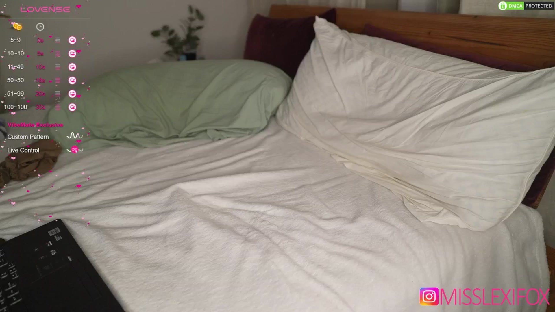Gallery image thumbnail from AlecsaFox's myfreecams stream on, 12/16/2024, 19:22 image 16 of 20