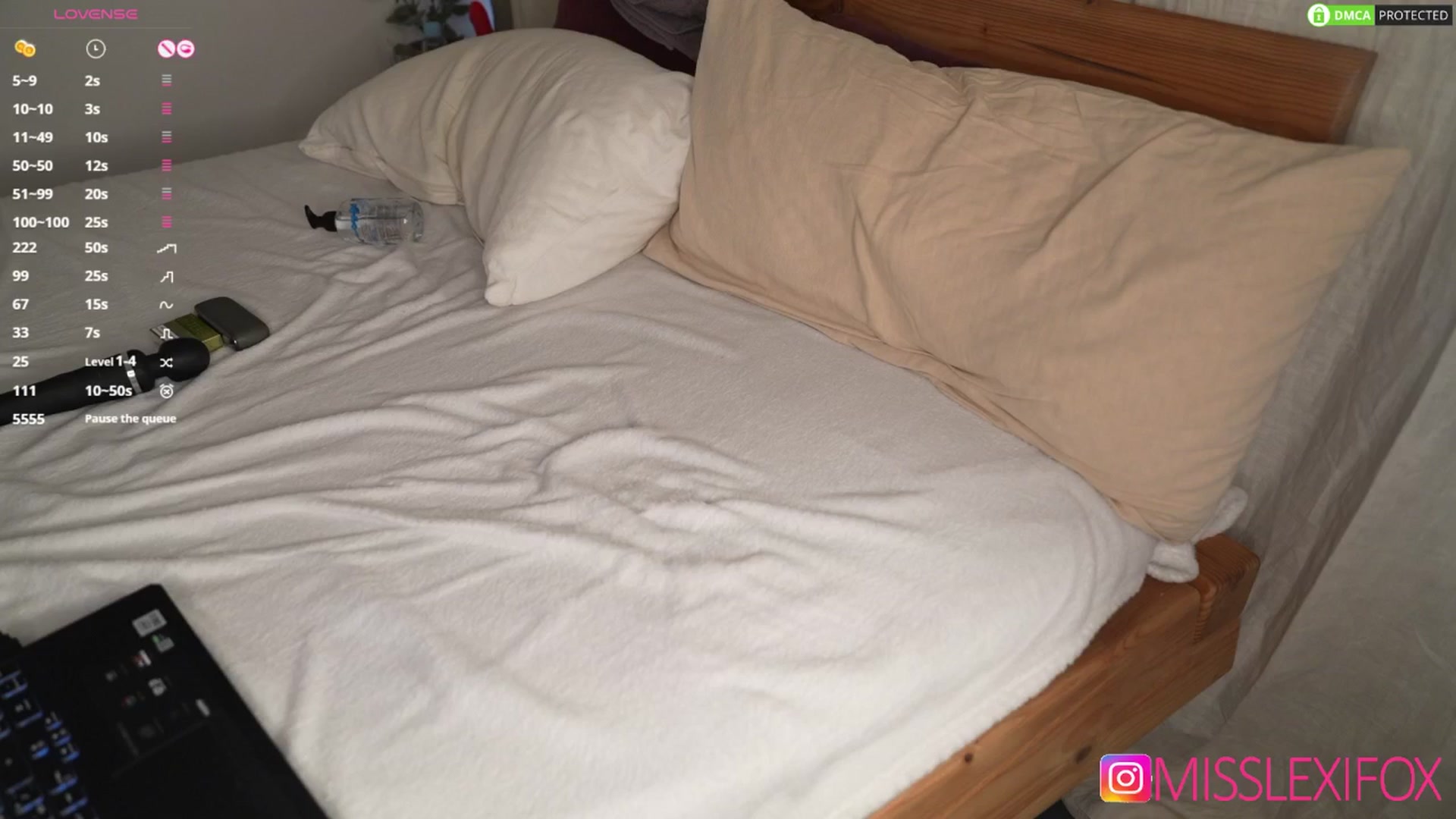 Gallery image thumbnail from AlecsaFox's myfreecams stream on, 04/14/2025, 11:37 image 10 of 20