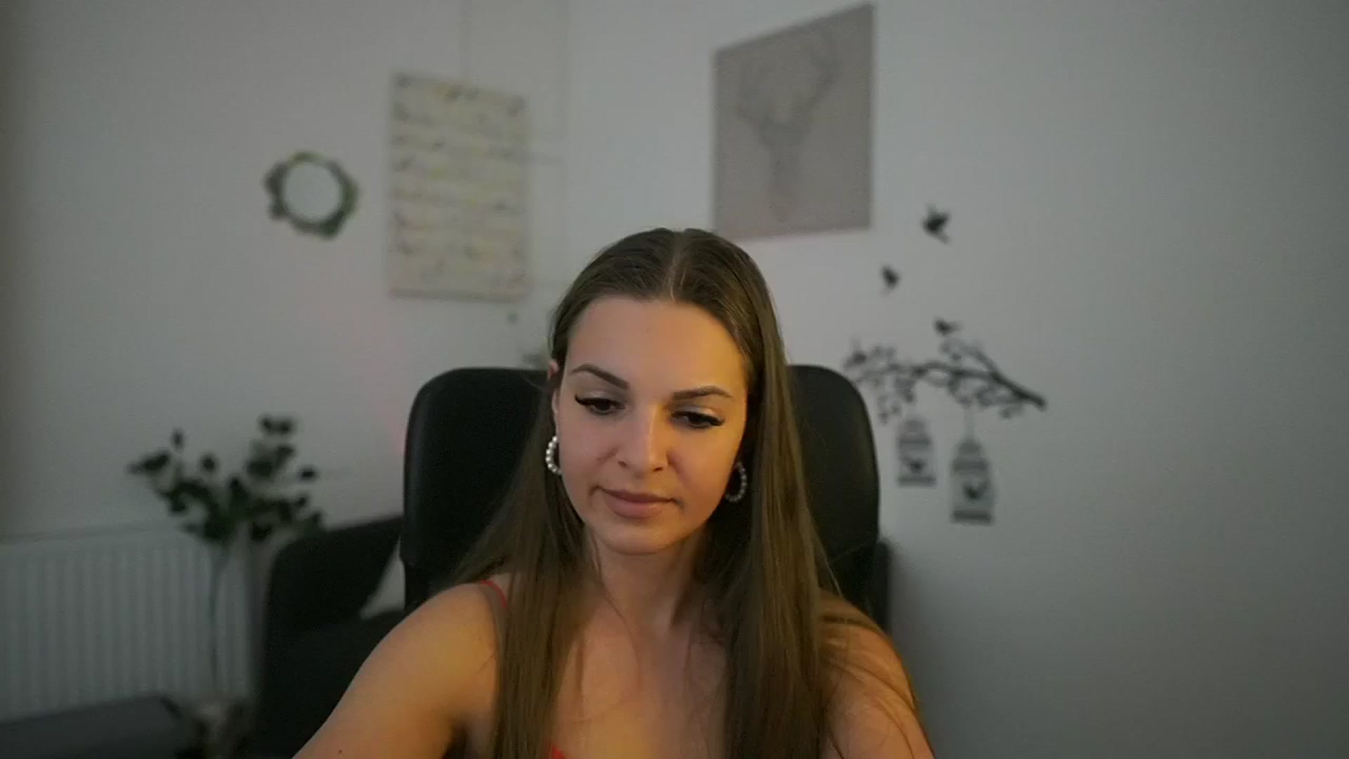 Gallery image thumbnail from Alecsa_Fox's myfreecams stream on, 04/27/2025, 20:22 image 2 of 20