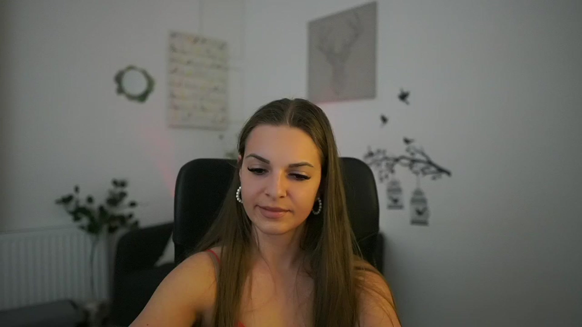 Gallery image thumbnail from Alecsa_Fox's myfreecams stream on, 04/27/2025, 20:22 image 3 of 20