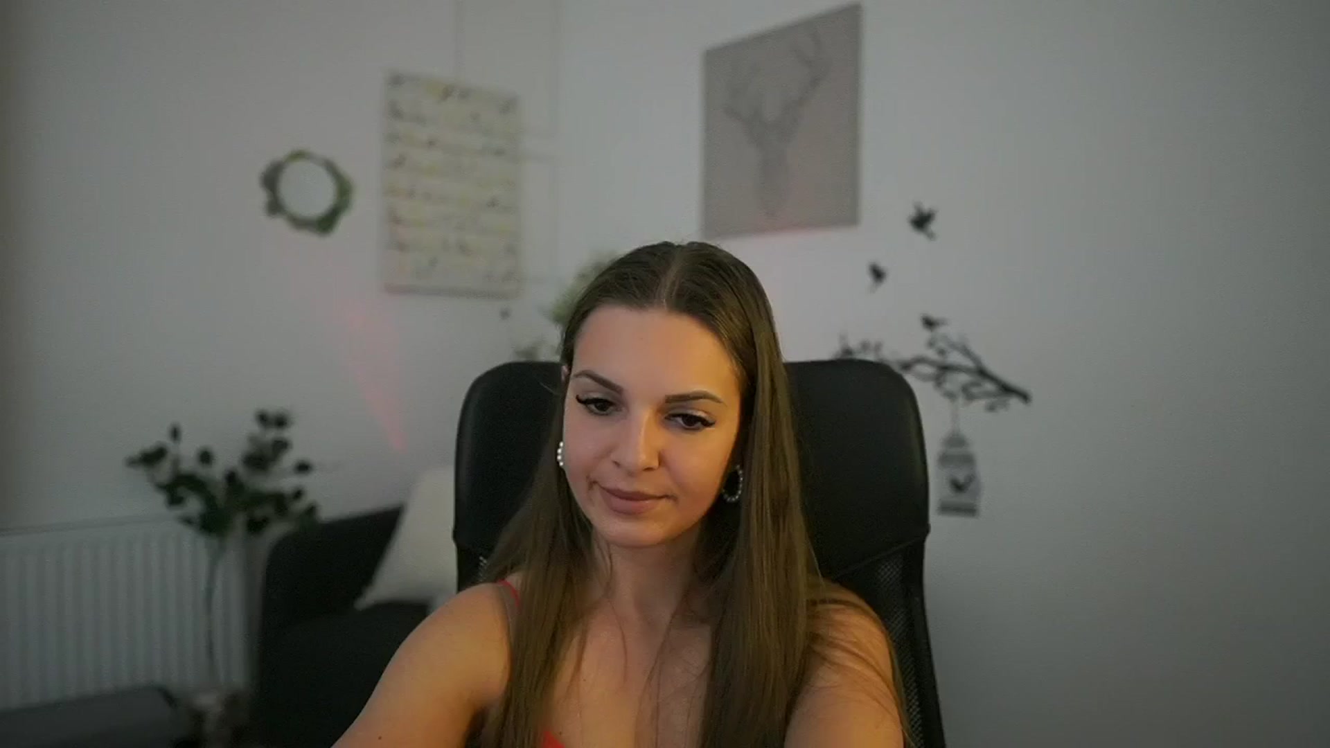 Gallery image thumbnail from Alecsa_Fox's myfreecams stream on, 04/27/2025, 20:22 image 9 of 20
