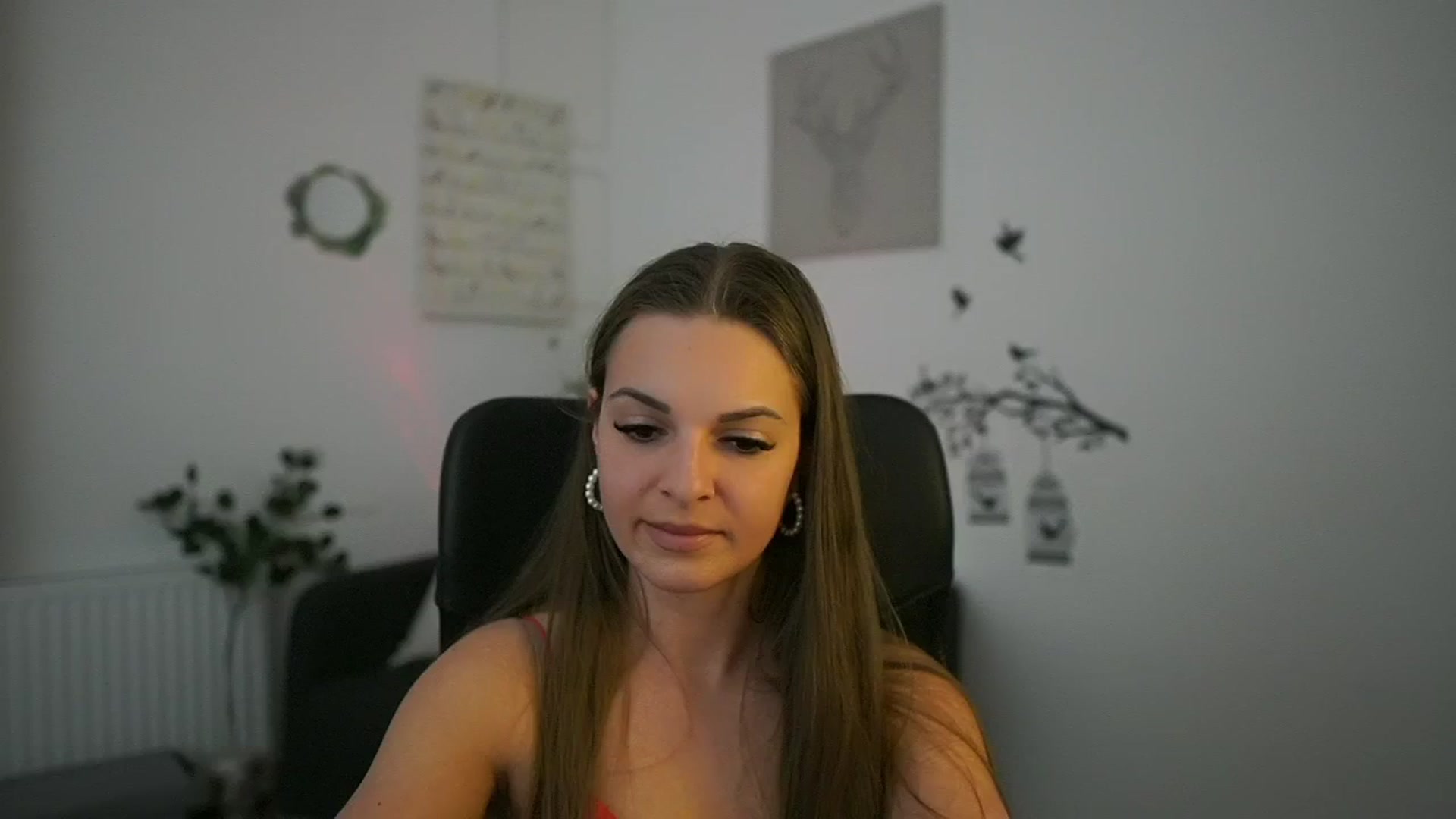 Gallery image thumbnail from Alecsa_Fox's myfreecams stream on, 04/27/2025, 20:22 image 1 of 20