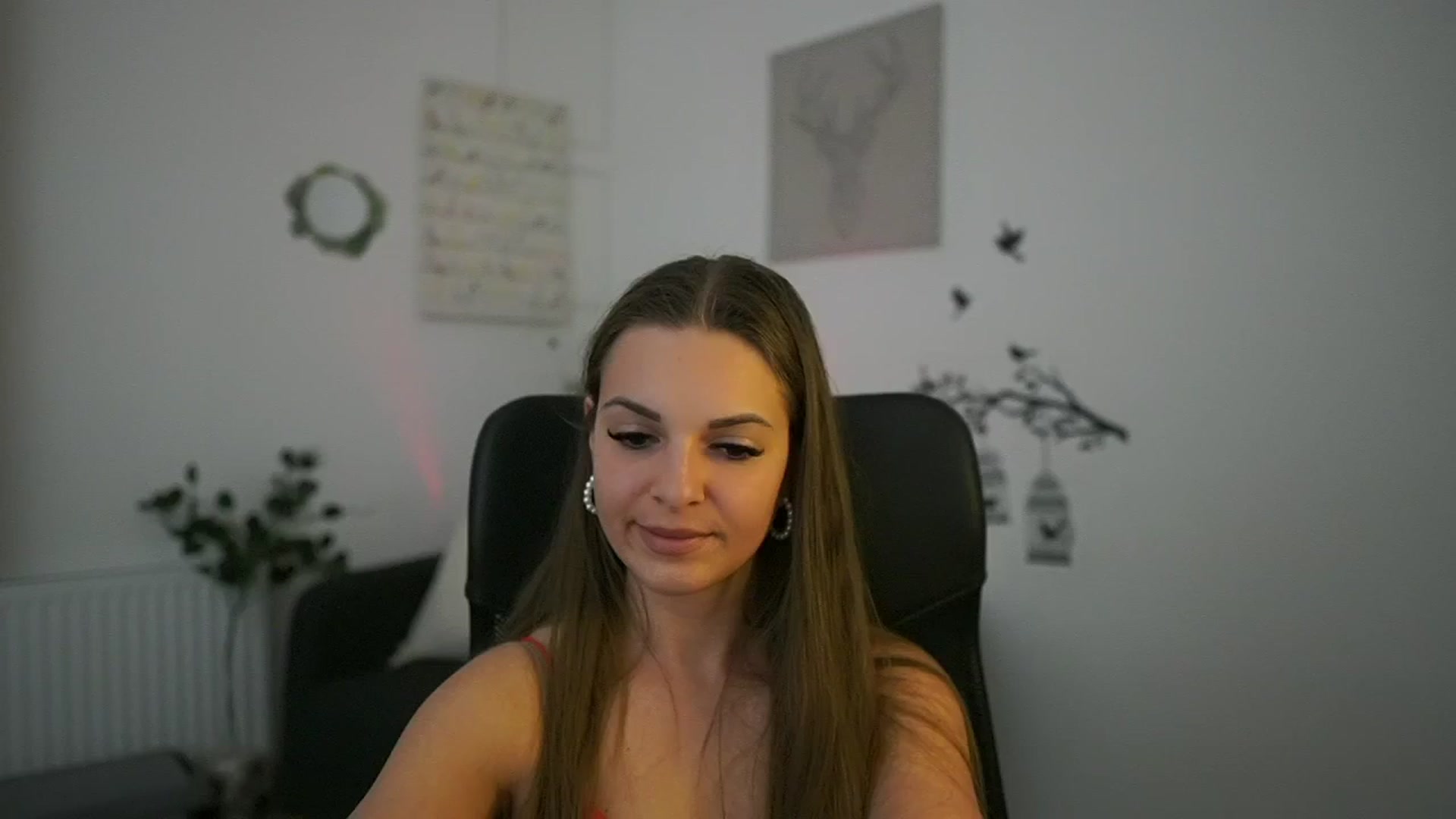 Gallery image thumbnail from Alecsa_Fox's myfreecams stream on, 04/27/2025, 20:22 image 7 of 20