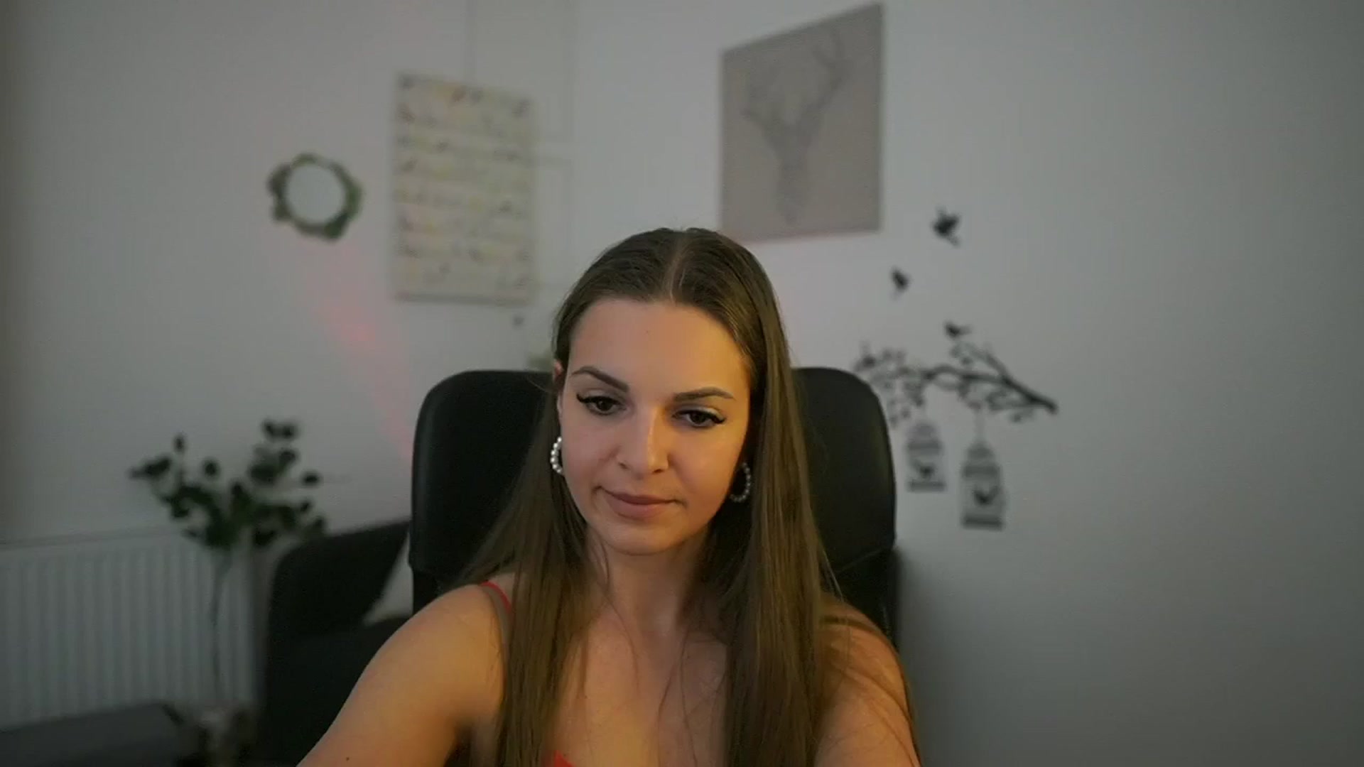 Gallery image thumbnail from Alecsa_Fox's myfreecams stream on, 04/27/2025, 20:22 image 5 of 20