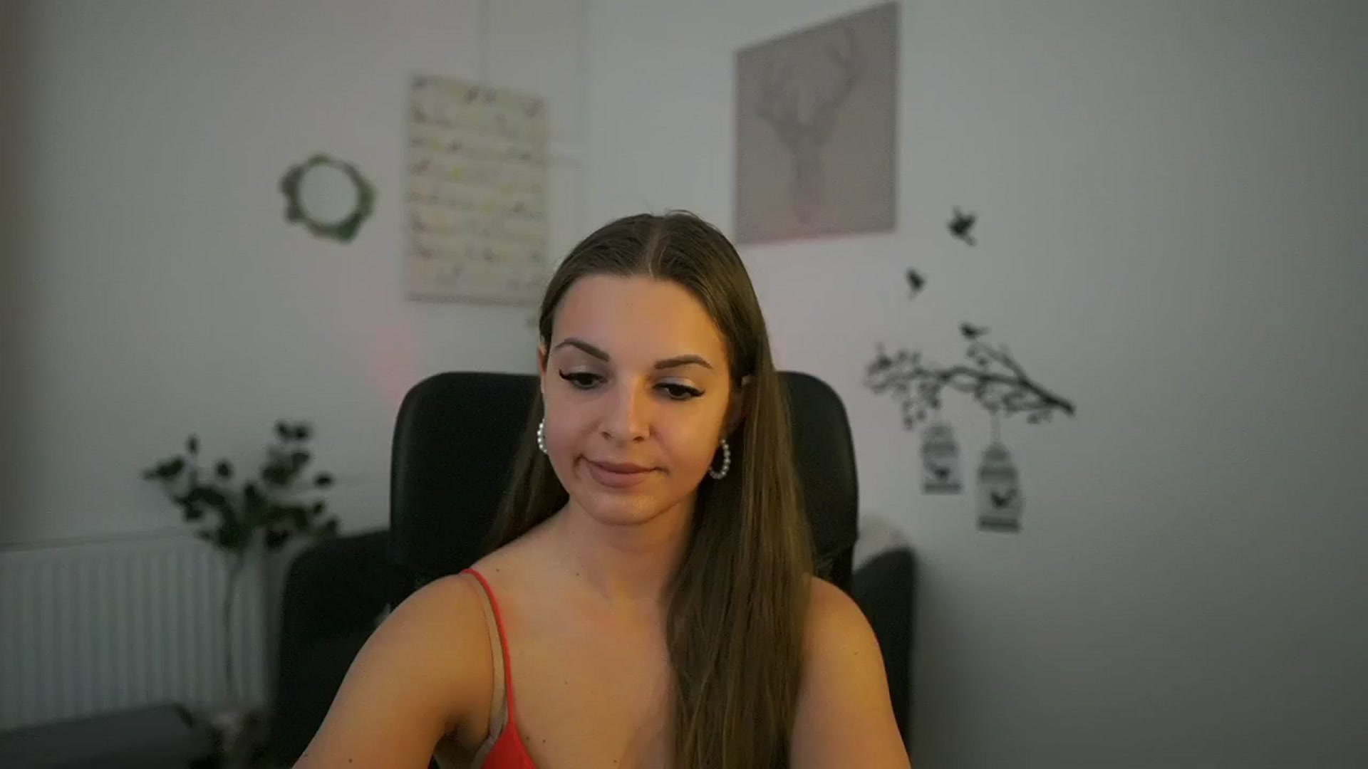 Gallery image thumbnail from Alecsa_Fox's myfreecams stream on, 04/27/2025, 23:10 image 13 of 20