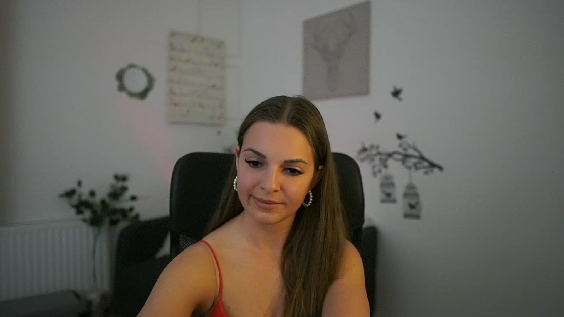 Gallery image thumbnail from Alecsa_Fox's myfreecams stream on, 04/27/2025, 23:10 image 17 of 20
