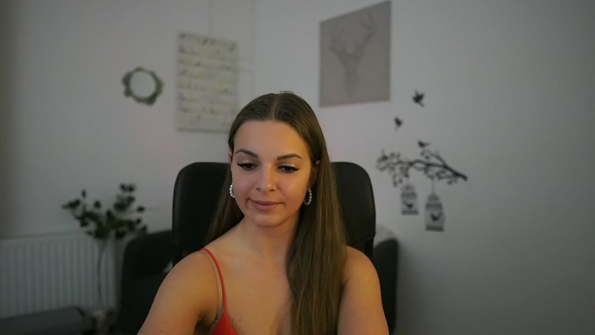 Gallery image thumbnail from Alecsa_Fox's myfreecams stream on, 04/27/2025, 23:10 image 14 of 20