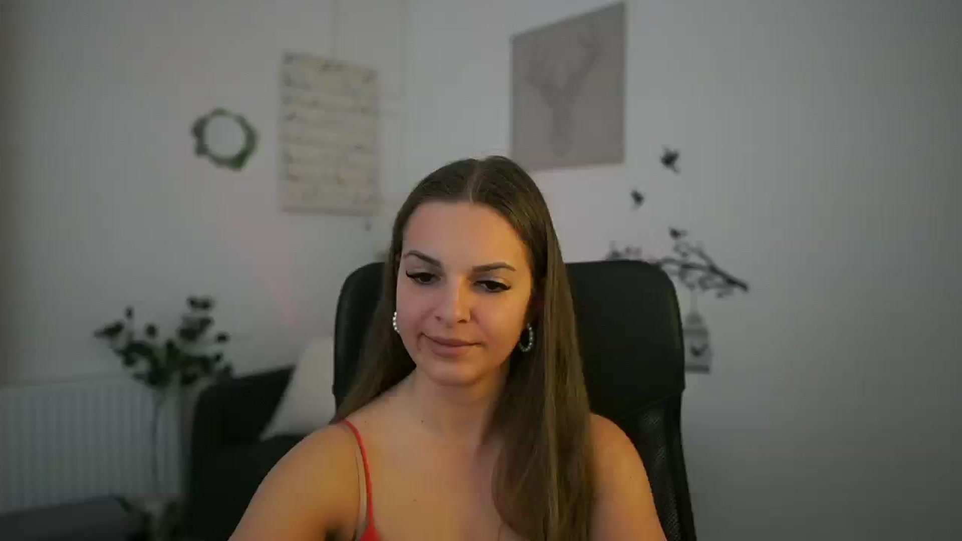 Gallery image thumbnail from Alecsa_Fox's myfreecams stream on, 04/27/2025, 23:10 image 4 of 20