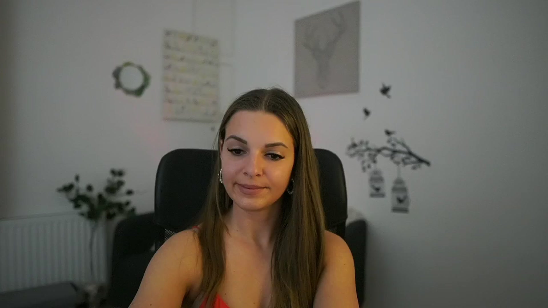 Gallery image thumbnail from Alecsa_Fox's myfreecams stream on, 04/27/2025, 23:59 image 2 of 20