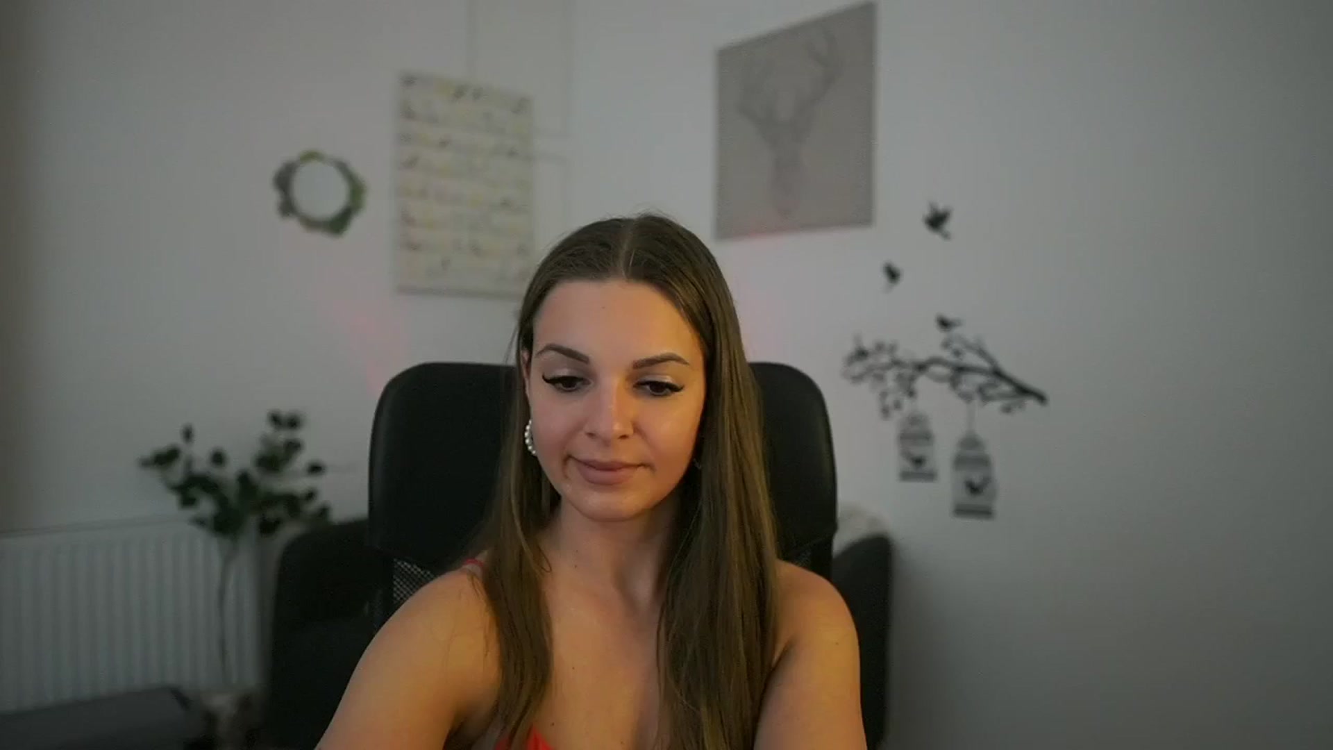 Gallery image thumbnail from Alecsa_Fox's myfreecams stream on, 04/27/2025, 23:59 image 5 of 20