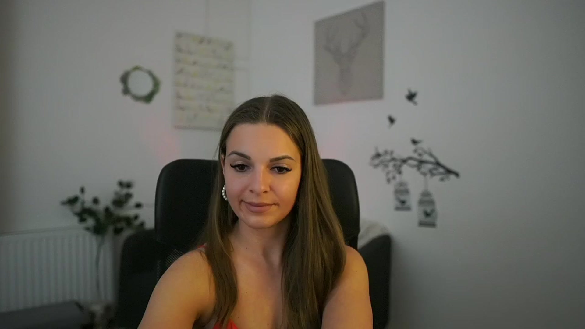 Gallery image thumbnail from Alecsa_Fox's myfreecams stream on, 04/27/2025, 23:59 image 14 of 20