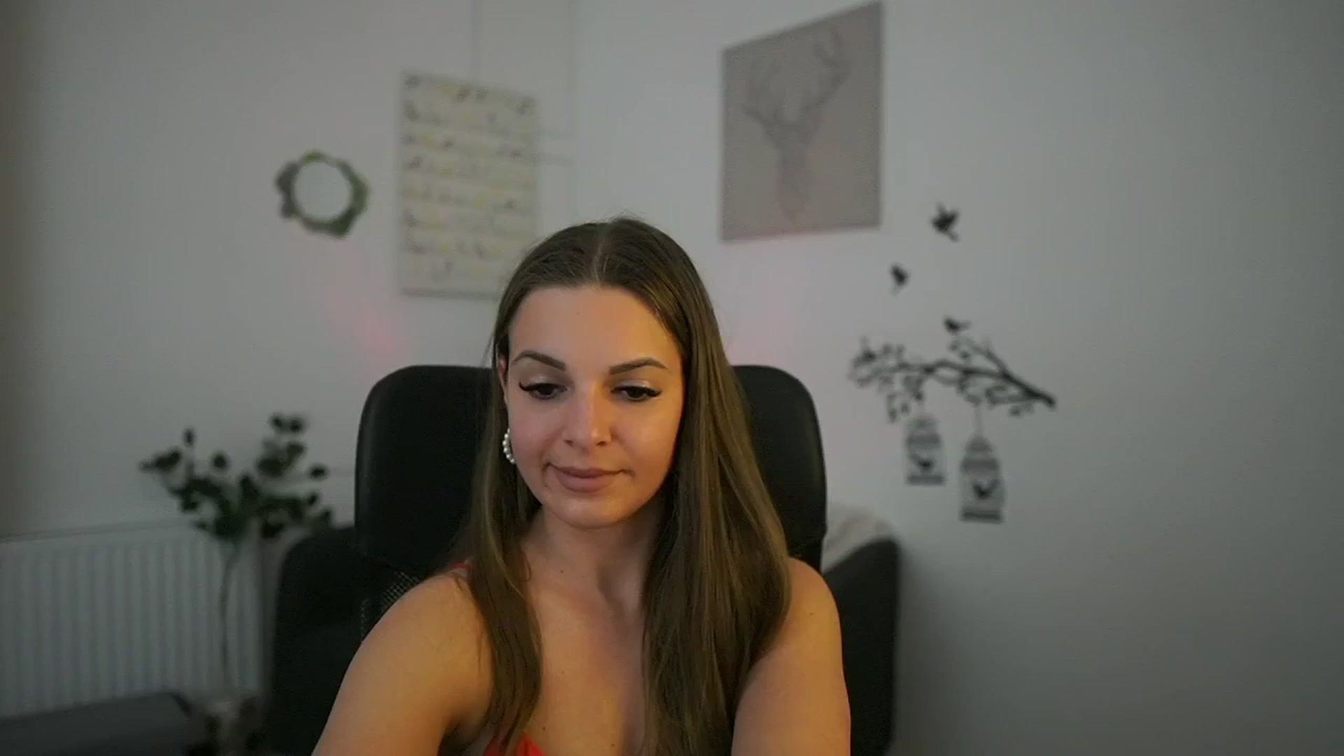 Gallery image thumbnail from Alecsa_Fox's myfreecams stream on, 04/27/2025, 23:59 image 16 of 20