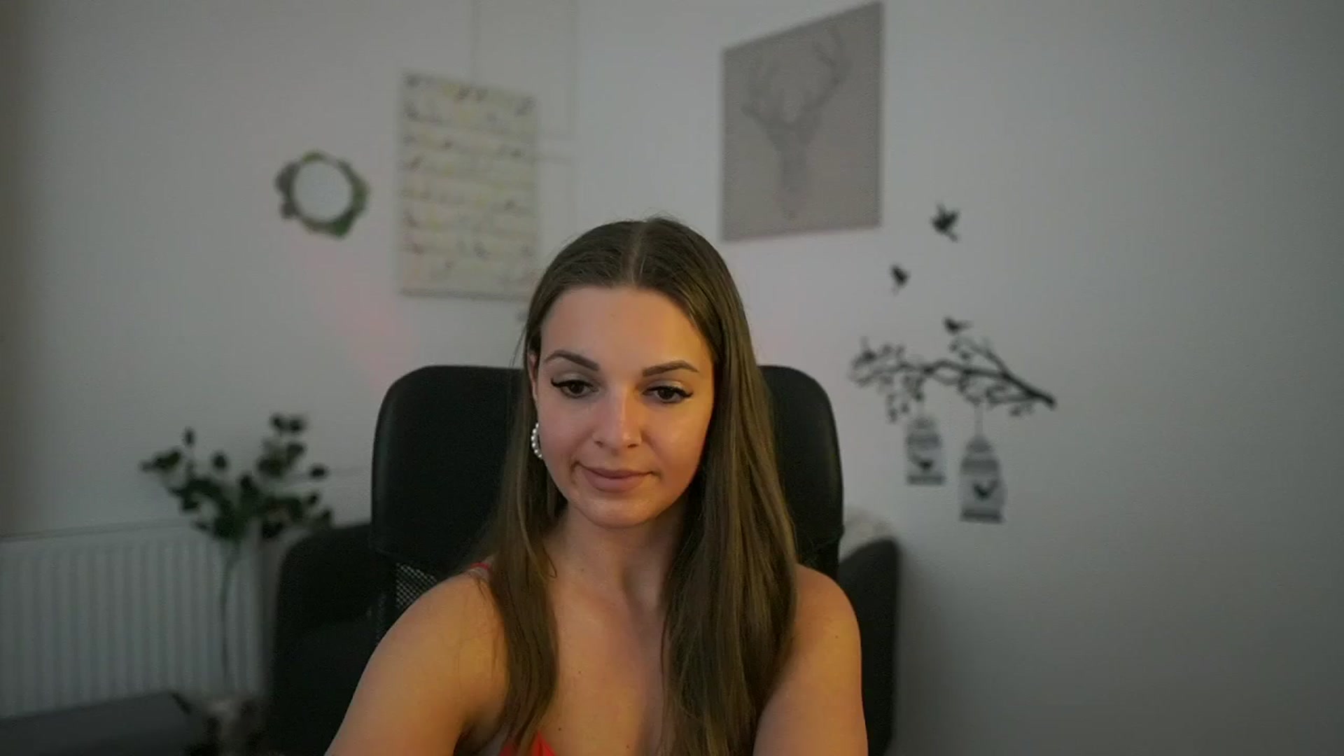 Gallery image thumbnail from Alecsa_Fox's myfreecams stream on, 04/27/2025, 23:59 image 8 of 20