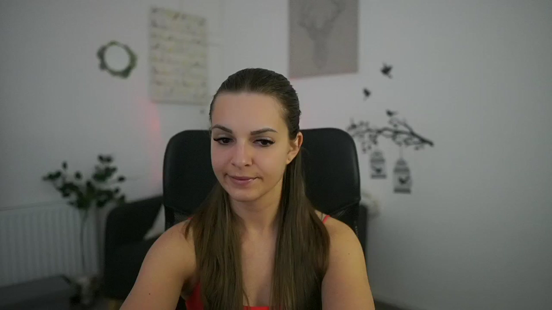 Gallery image thumbnail from Alecsa_Fox's myfreecams stream on, 04/28/2025, 18:59 image 14 of 20