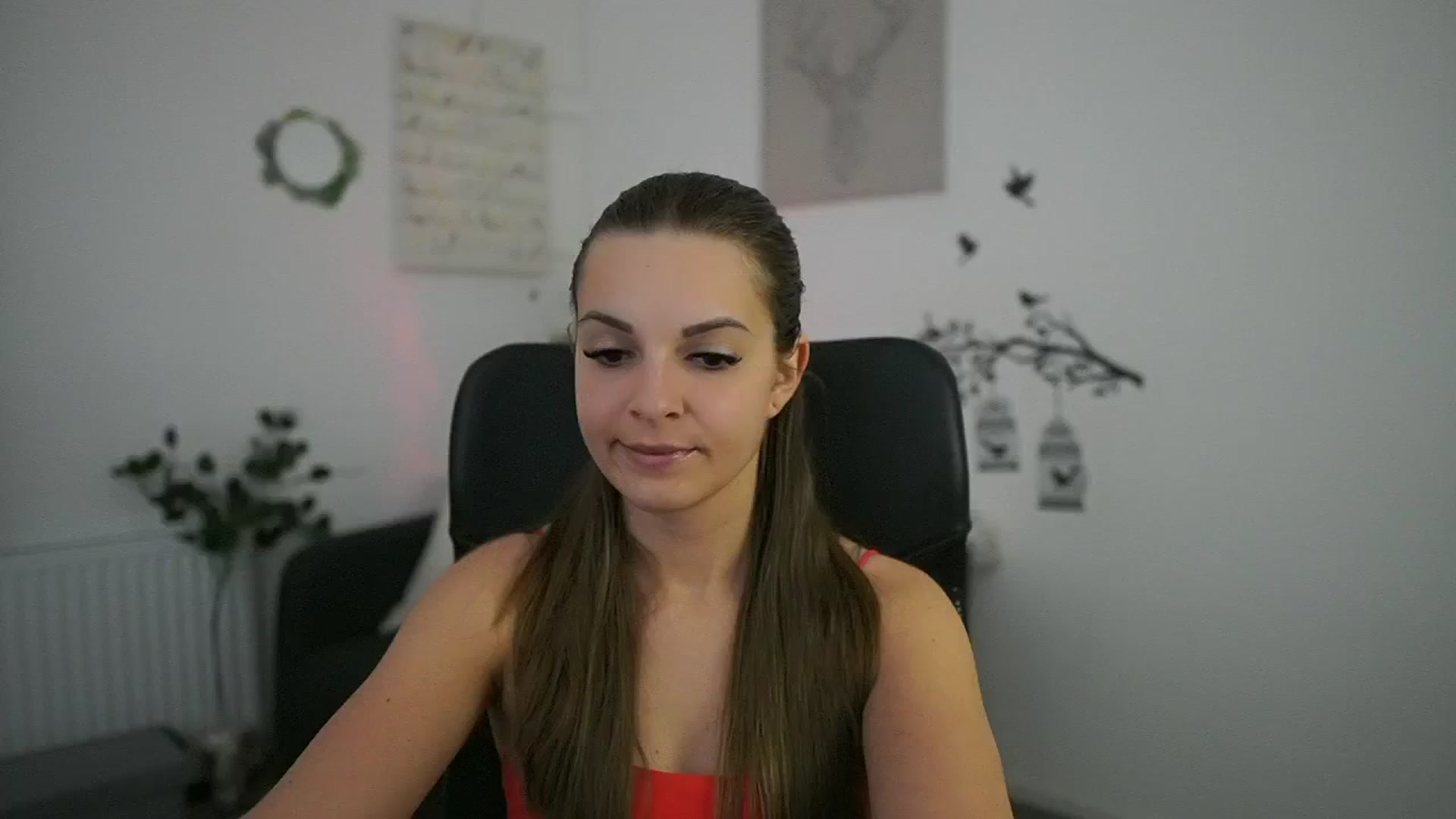 Gallery image thumbnail from Alecsa_Fox's myfreecams stream on, 04/28/2025, 18:59 image 4 of 20