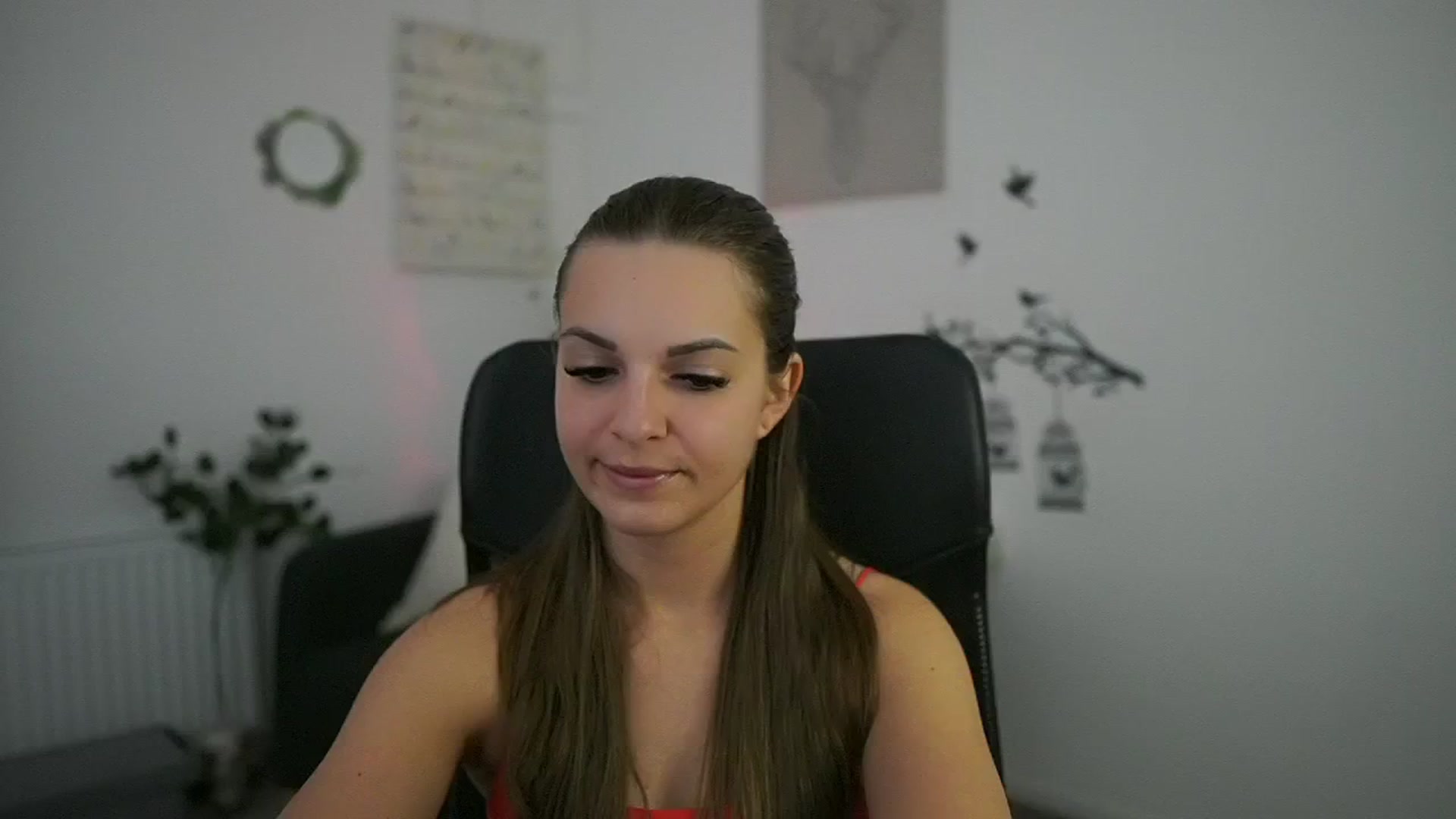 Gallery image thumbnail from Alecsa_Fox's myfreecams stream on, 04/28/2025, 18:59 image 19 of 20