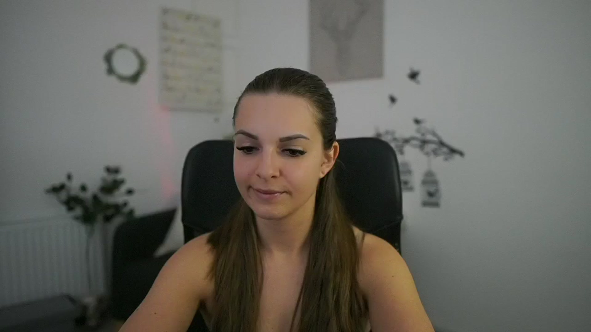 Gallery image thumbnail from Alecsa_Fox's myfreecams stream on, 04/28/2025, 20:06 image 1 of 20