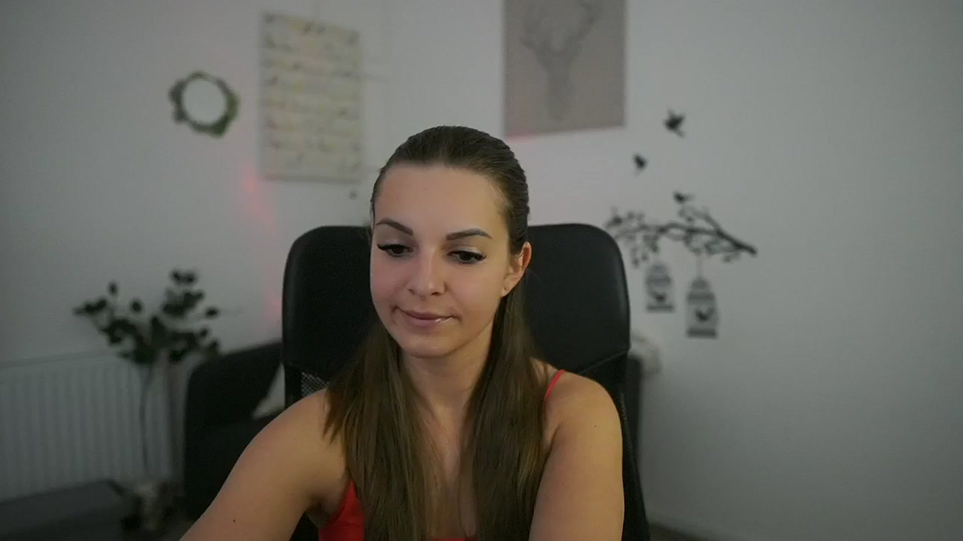 Gallery image thumbnail from Alecsa_Fox's myfreecams stream on, 04/28/2025, 20:06 image 10 of 20