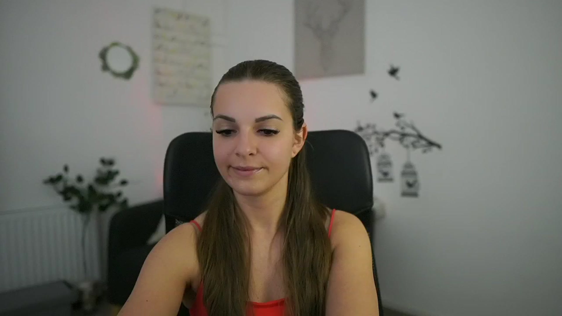 Gallery image thumbnail from Alecsa_Fox's myfreecams stream on, 04/28/2025, 21:07 image 5 of 20