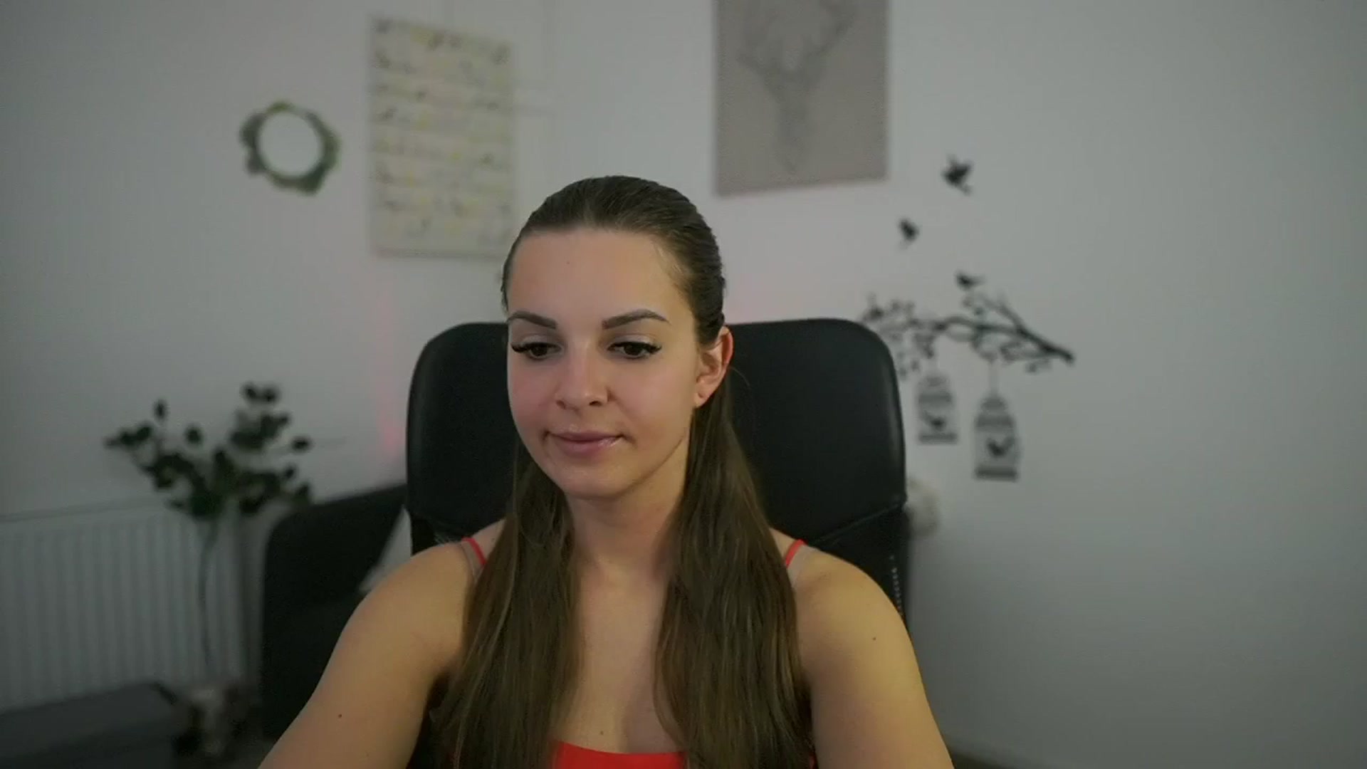 Gallery image thumbnail from Alecsa_Fox's myfreecams stream on, 04/28/2025, 21:07 image 19 of 20