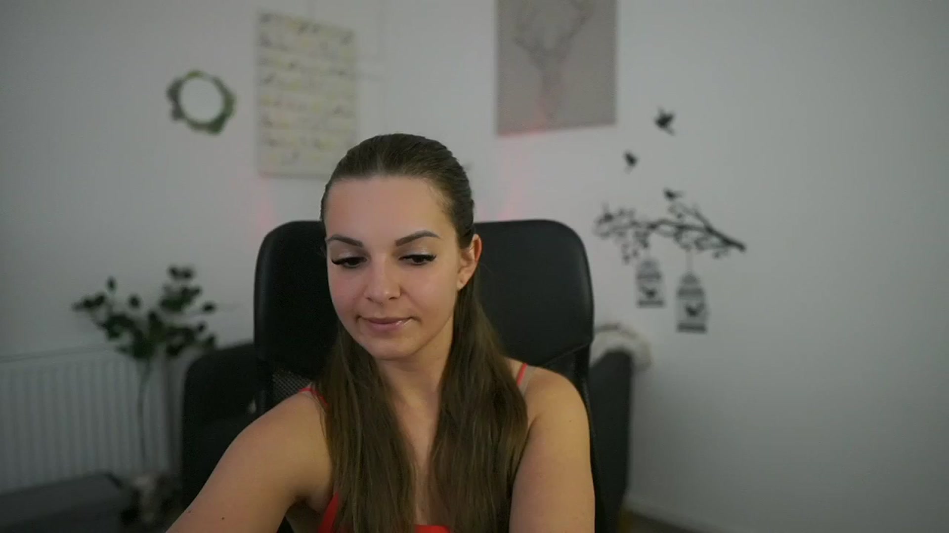 Gallery image thumbnail from Alecsa_Fox's myfreecams stream on, 04/28/2025, 21:42 image 6 of 20