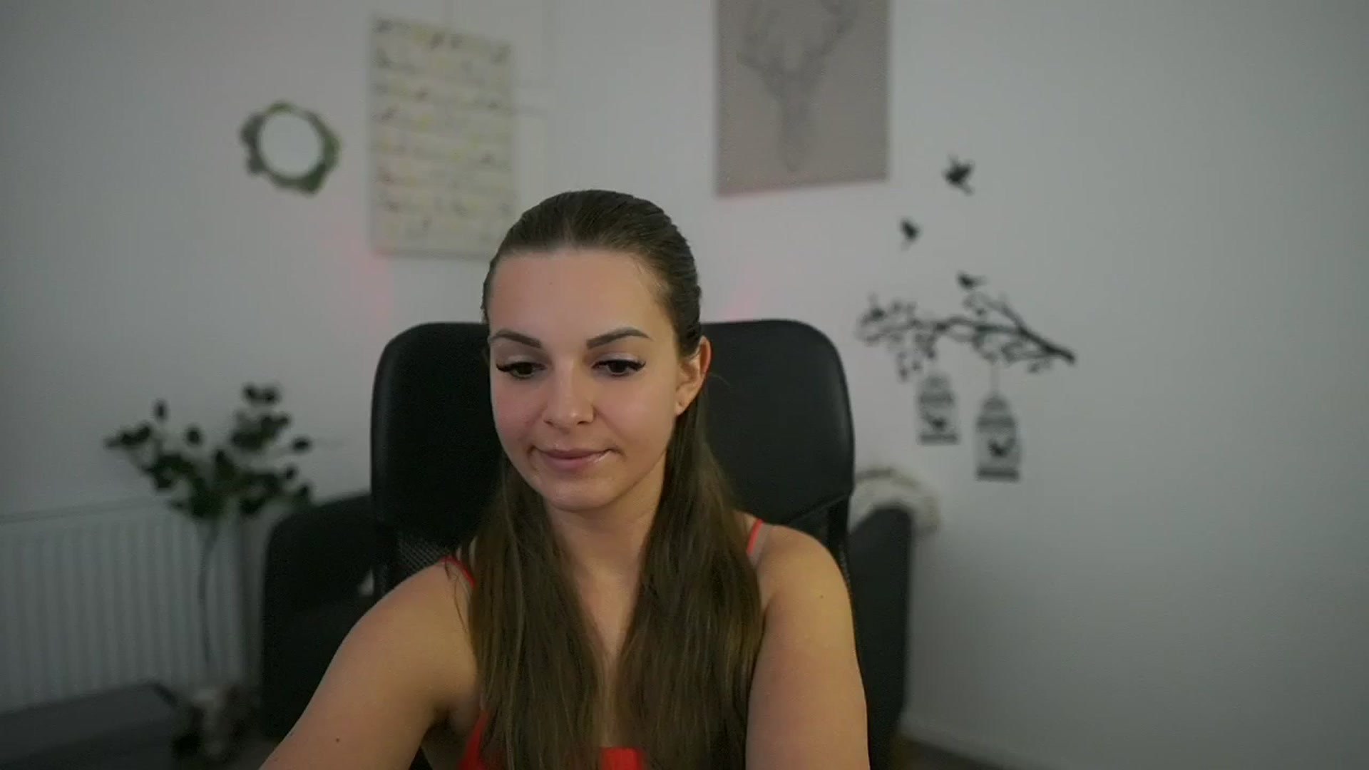 Gallery image thumbnail from Alecsa_Fox's myfreecams stream on, 04/28/2025, 21:42 image 14 of 20