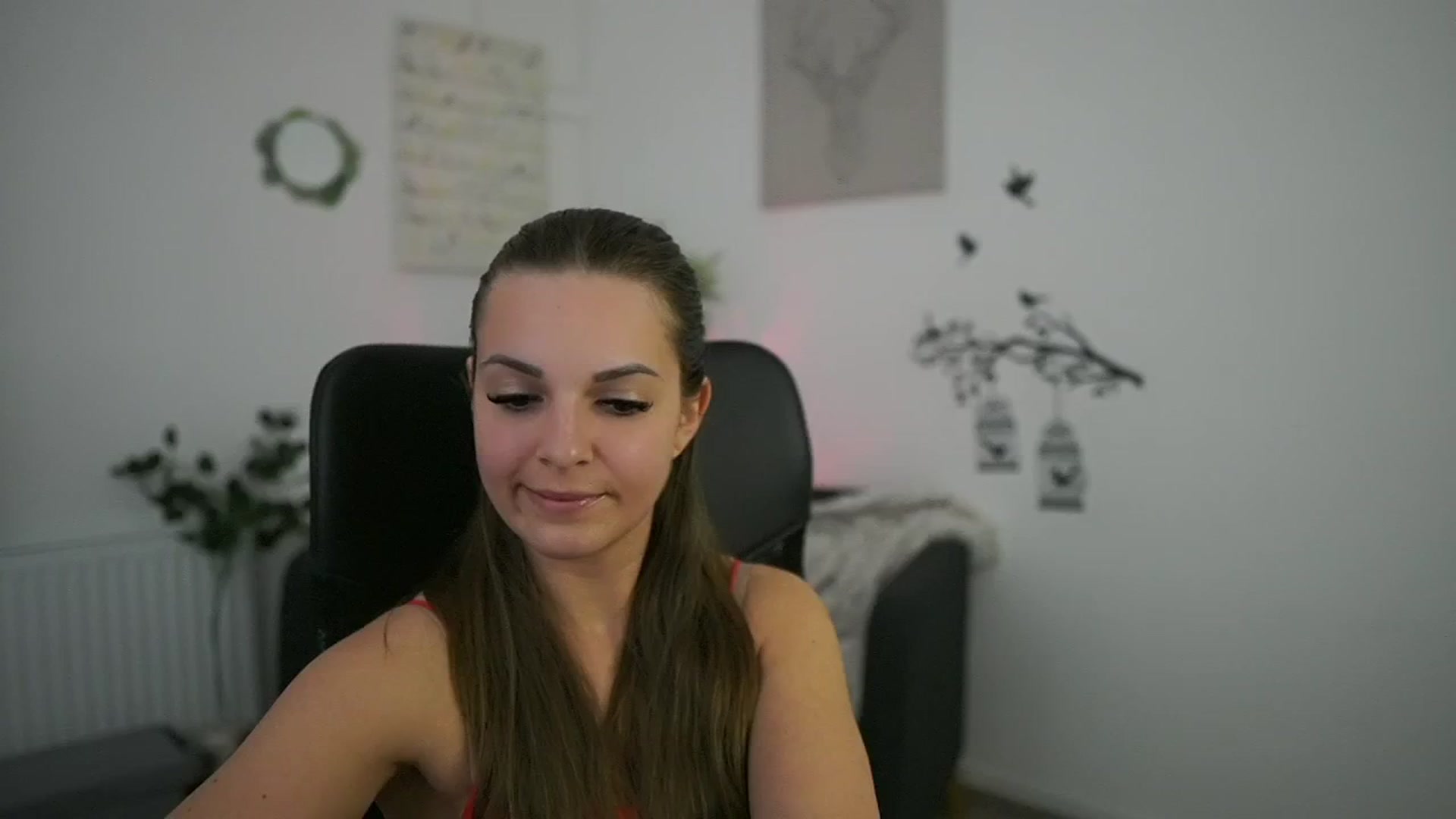 Gallery image thumbnail from Alecsa_Fox's myfreecams stream on, 04/28/2025, 22:18 image 1 of 20