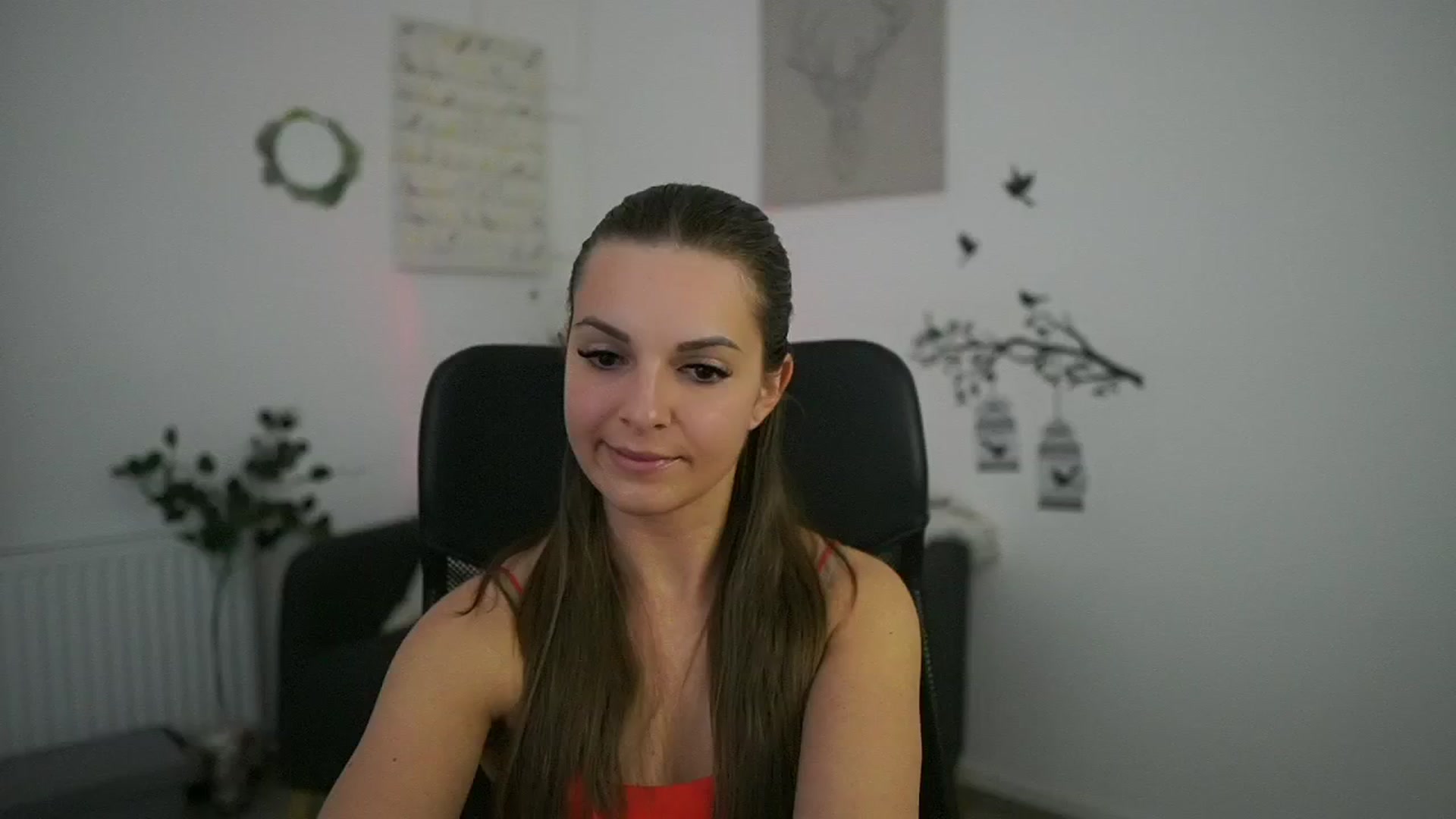 Gallery image thumbnail from Alecsa_Fox's myfreecams stream on, 04/28/2025, 22:18 image 14 of 20