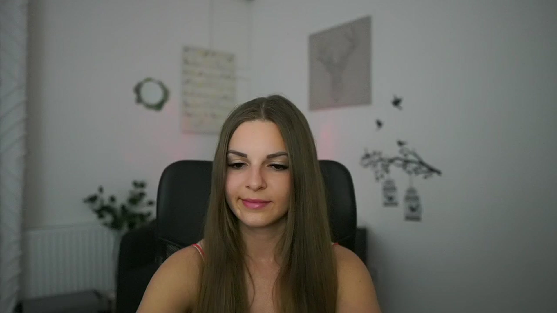 Gallery image thumbnail from Alecsa_Fox's myfreecams stream on, 05/01/2025, 20:16 image 3 of 20