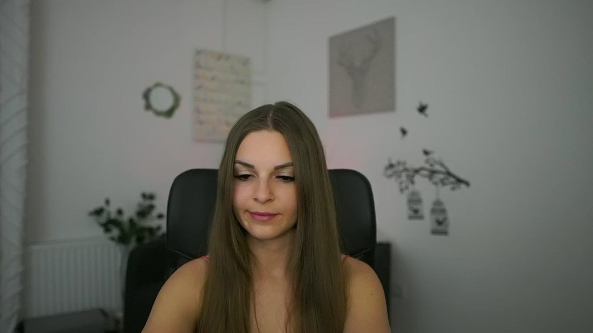 Gallery image thumbnail from Alecsa_Fox's myfreecams stream on, 05/01/2025, 20:16 image 7 of 20