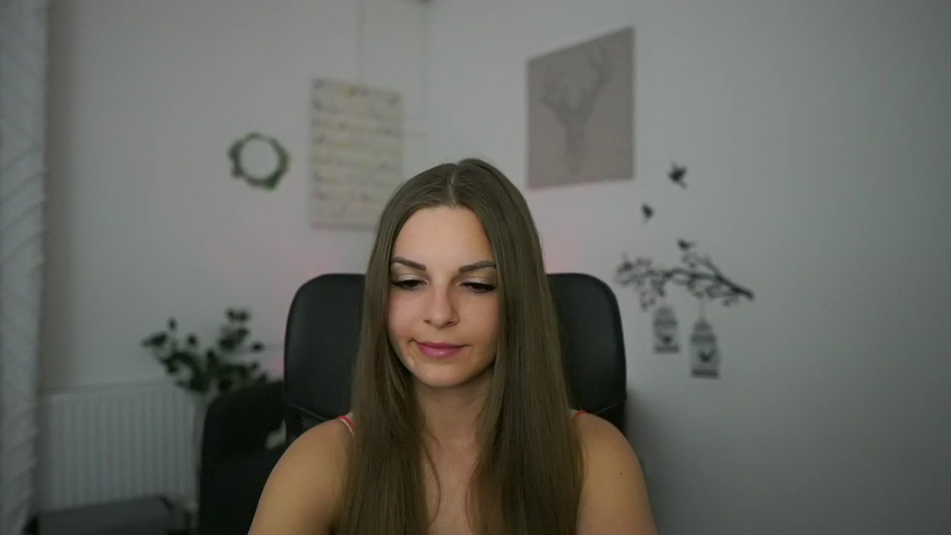 Gallery image thumbnail from Alecsa_Fox's myfreecams stream on, 05/01/2025, 20:16 image 2 of 20