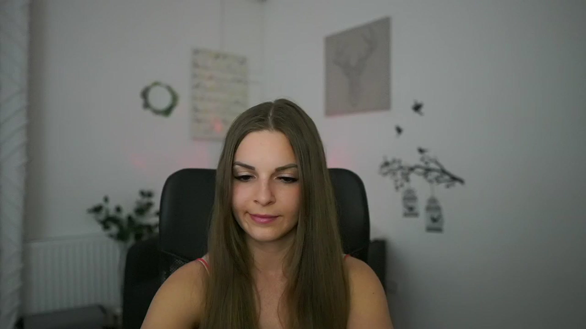 Gallery image thumbnail from Alecsa_Fox's myfreecams stream on, 05/01/2025, 20:16 image 5 of 20