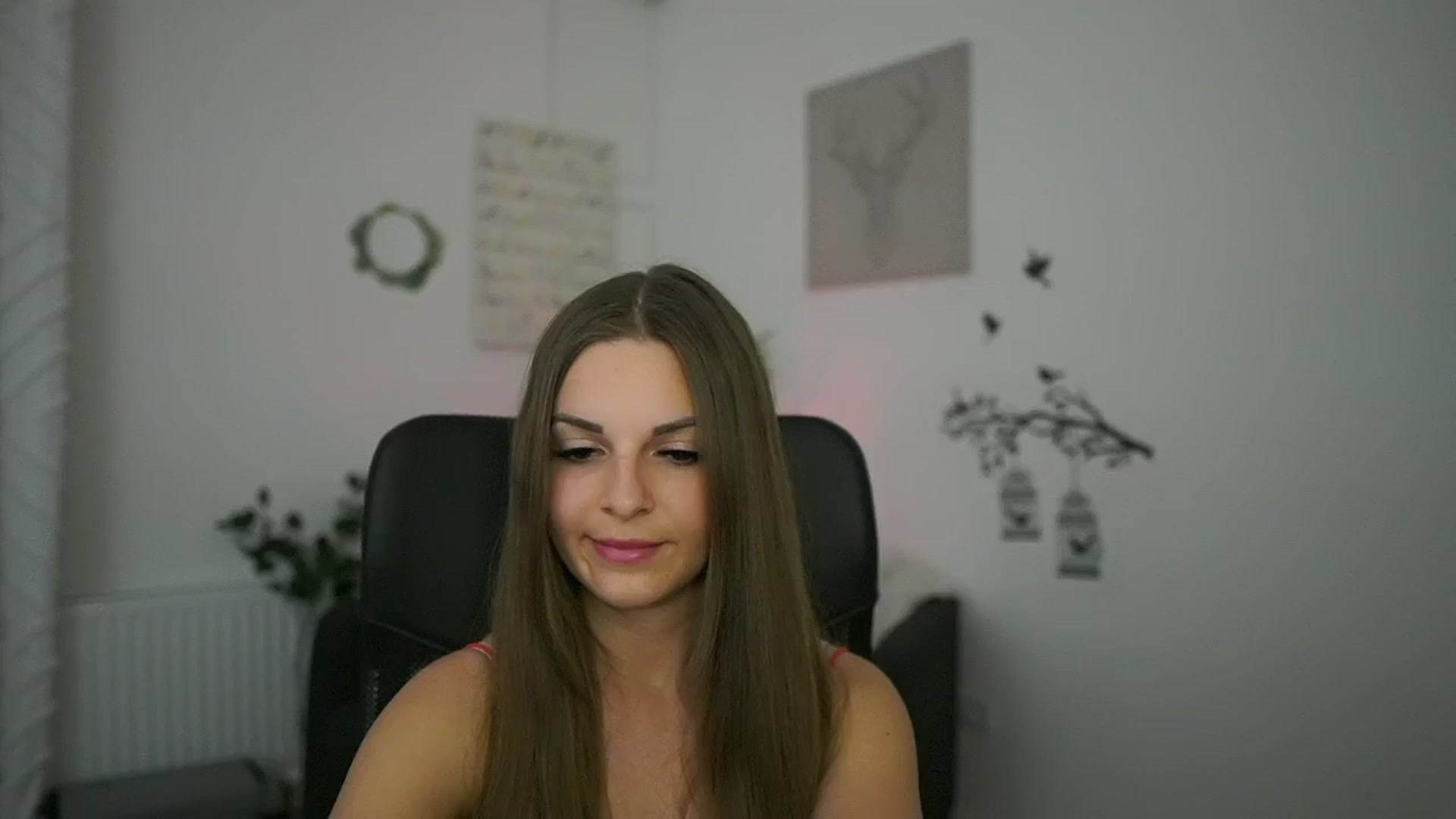 Gallery image thumbnail from Alecsa_Fox's myfreecams stream on, 05/01/2025, 20:16 image 10 of 20