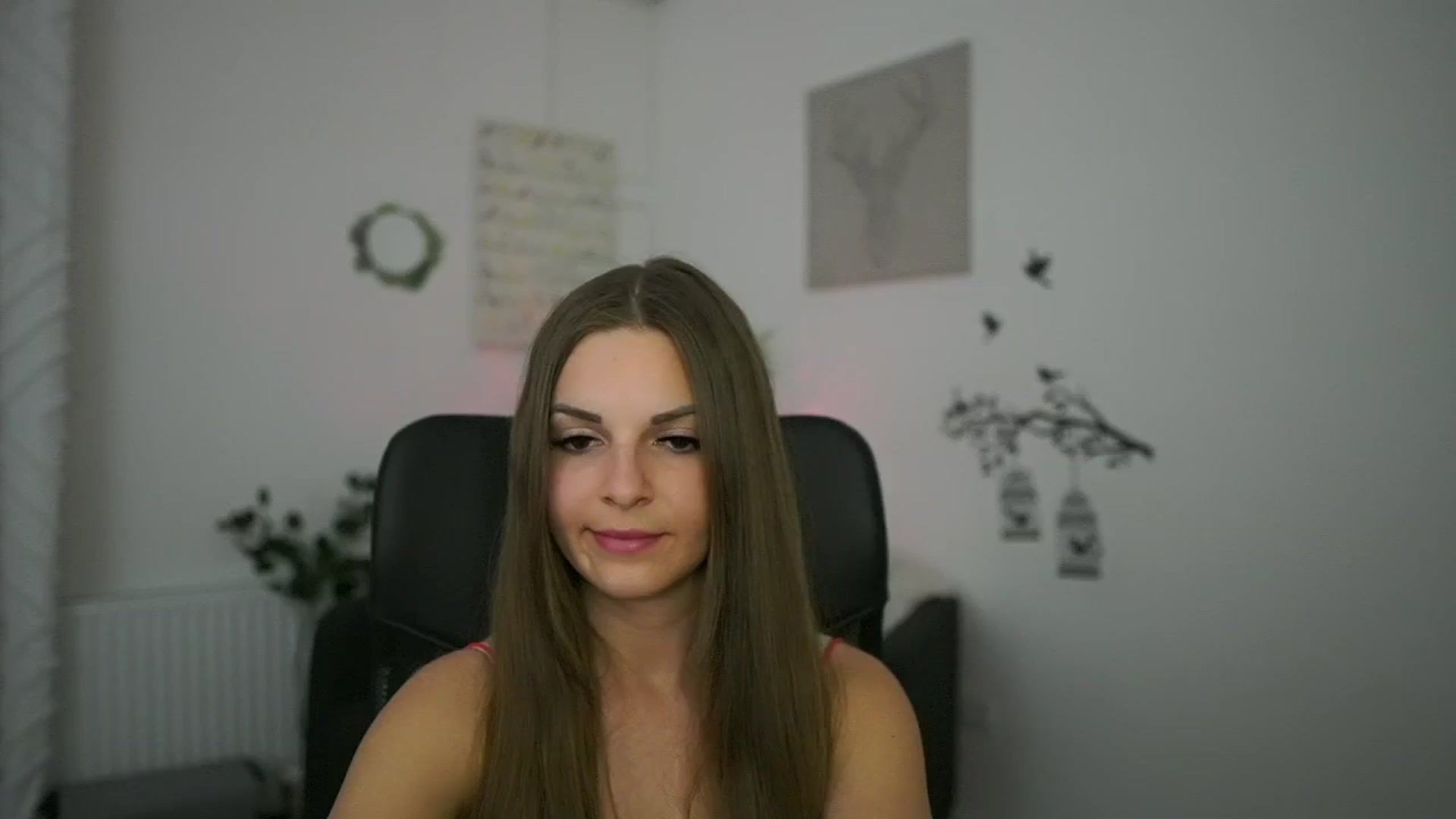 Gallery image thumbnail from Alecsa_Fox's myfreecams stream on, 05/01/2025, 20:16 image 8 of 20