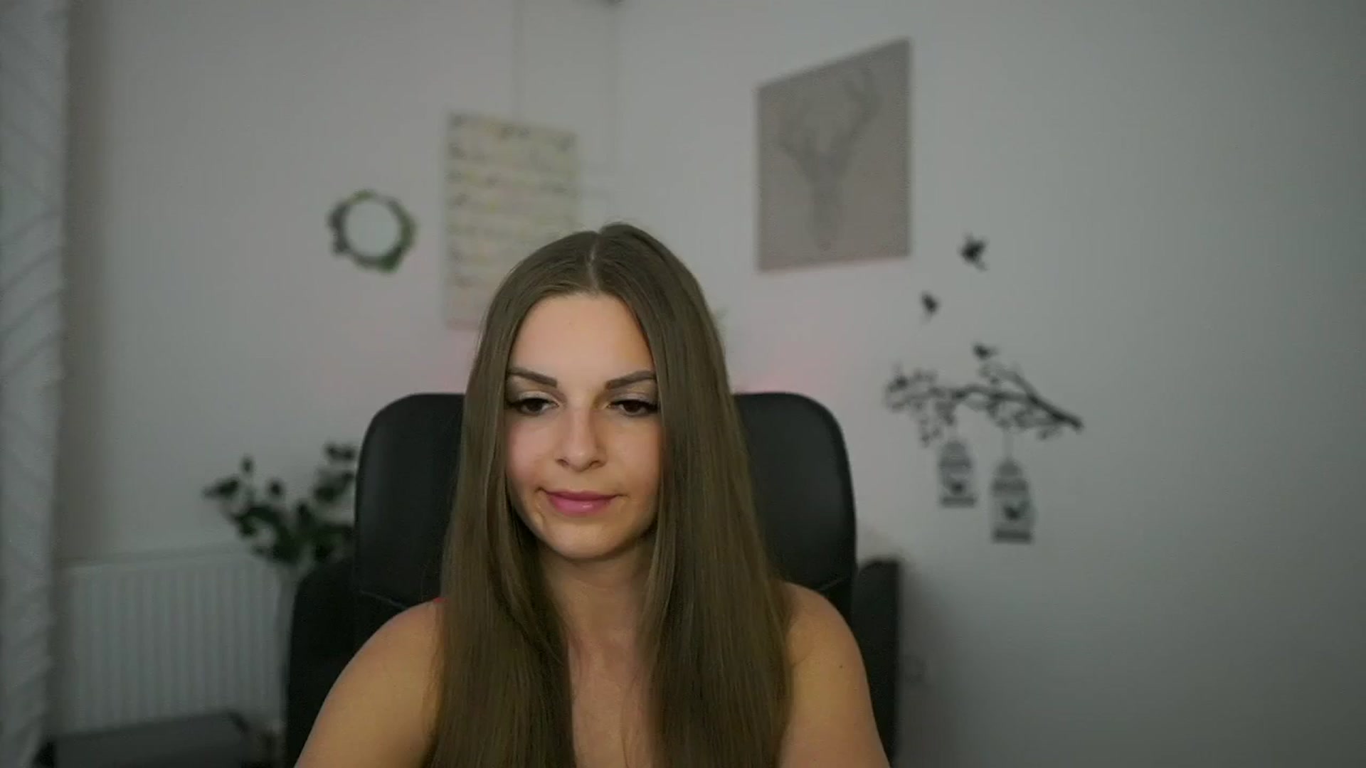 Gallery image thumbnail from Alecsa_Fox's myfreecams stream on, 05/01/2025, 20:16 image 16 of 20