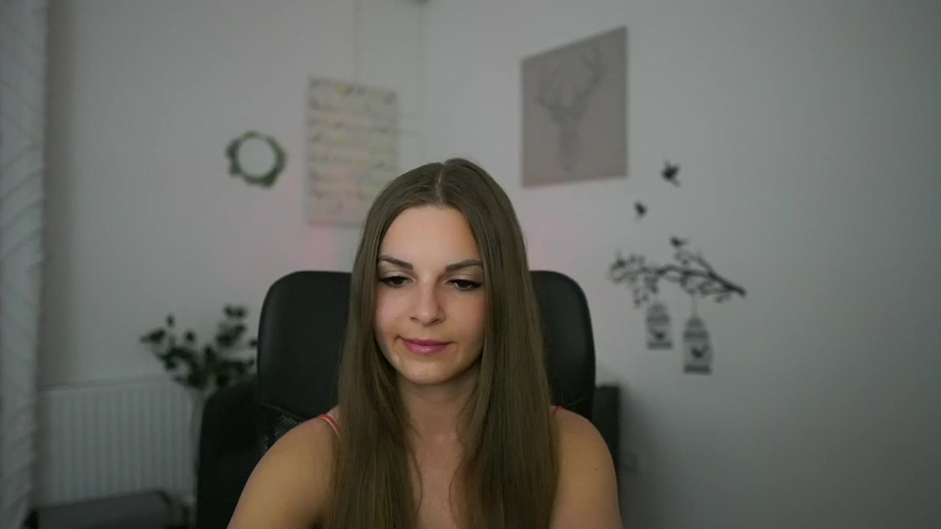 Gallery image thumbnail from Alecsa_Fox's myfreecams stream on, 05/01/2025, 20:16 image 4 of 20