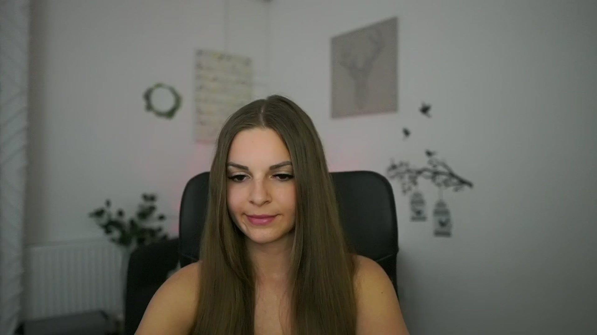 Gallery image thumbnail from Alecsa_Fox's myfreecams stream on, 05/01/2025, 20:16 image 13 of 20