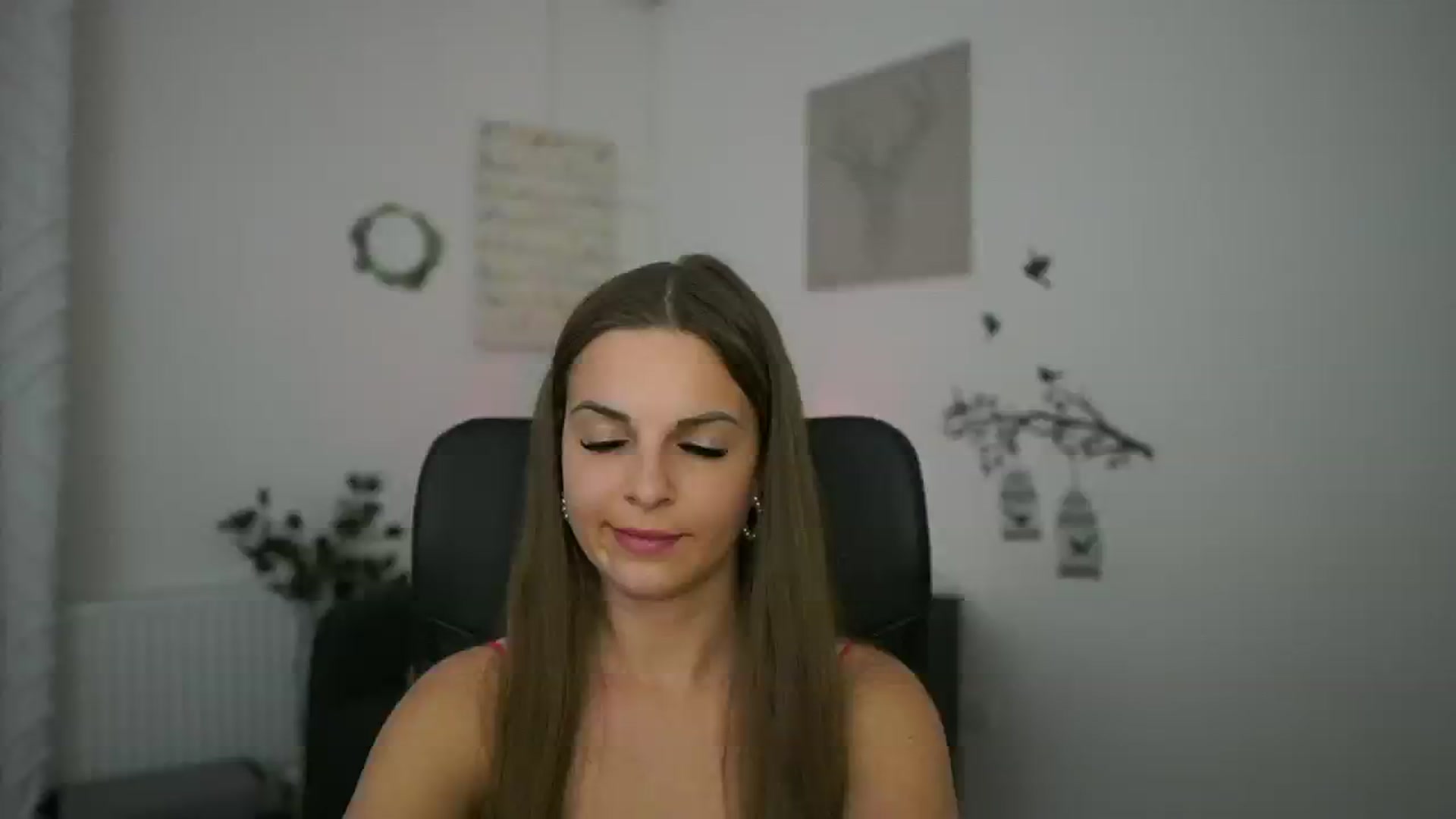 Gallery image thumbnail from Alecsa_Fox's myfreecams stream on, 05/01/2025, 20:47 image 11 of 20