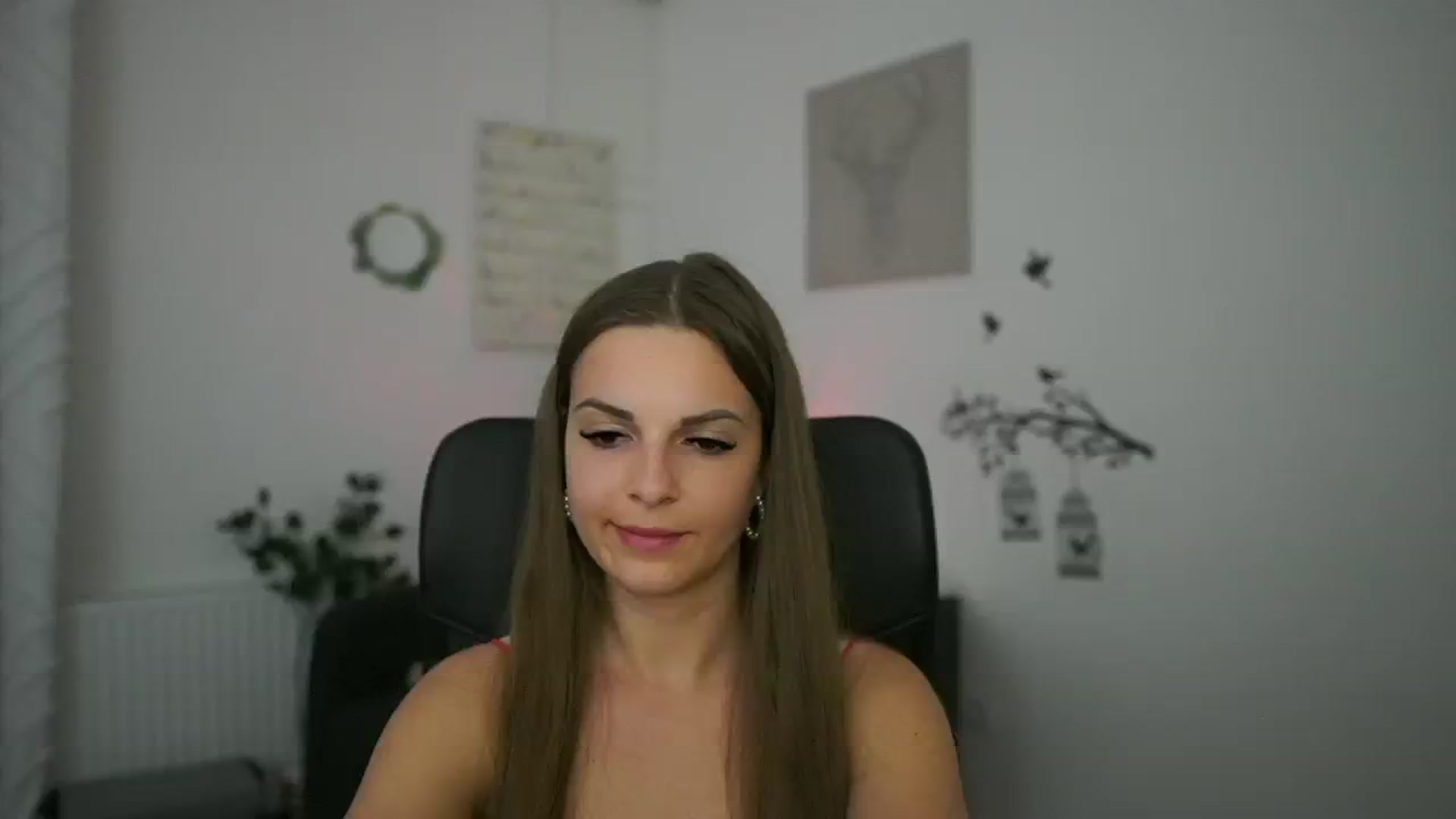 Gallery image thumbnail from Alecsa_Fox's myfreecams stream on, 05/01/2025, 20:47 image 7 of 20