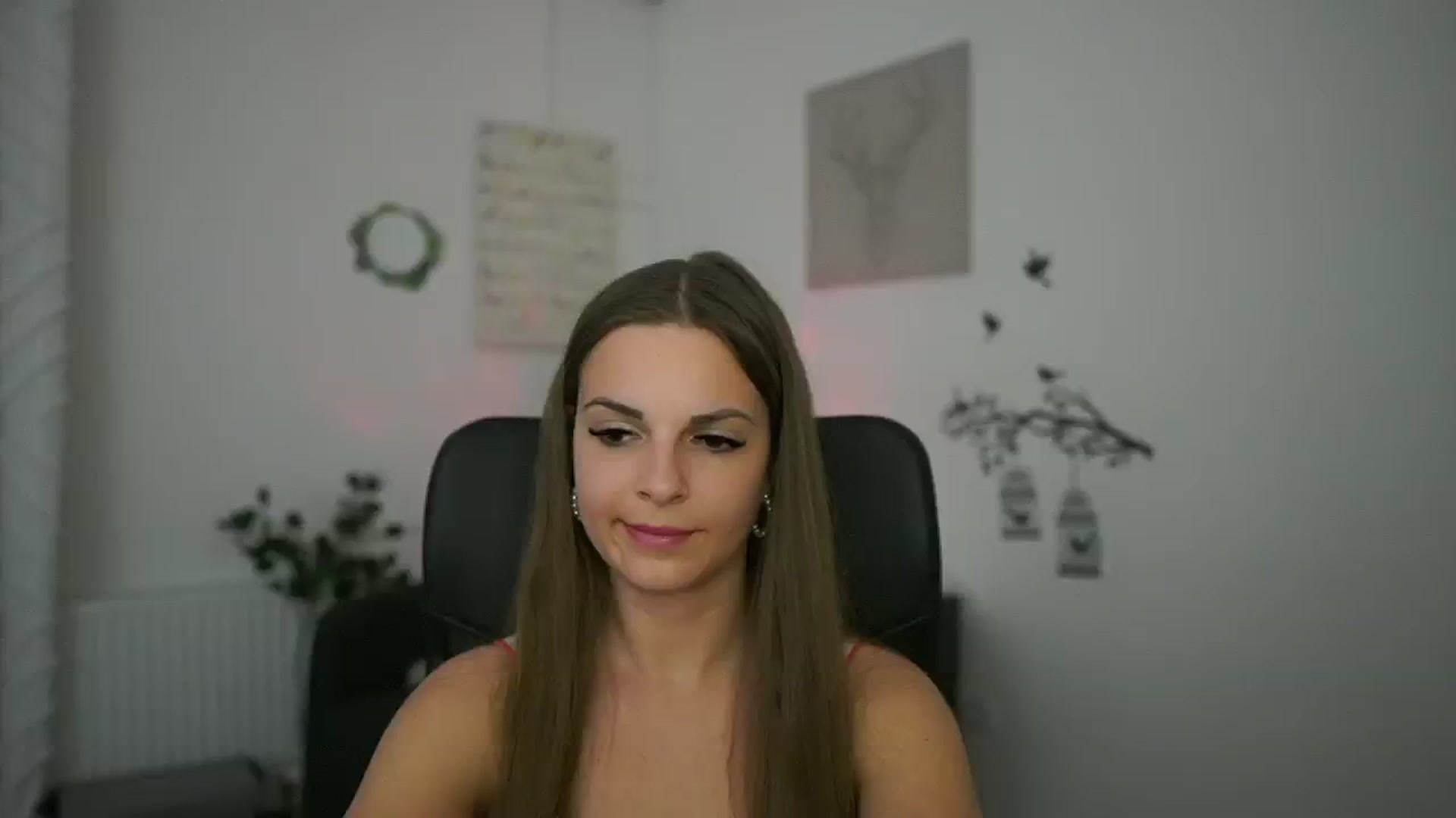 Gallery image thumbnail from Alecsa_Fox's myfreecams stream on, 05/01/2025, 20:47 image 3 of 20