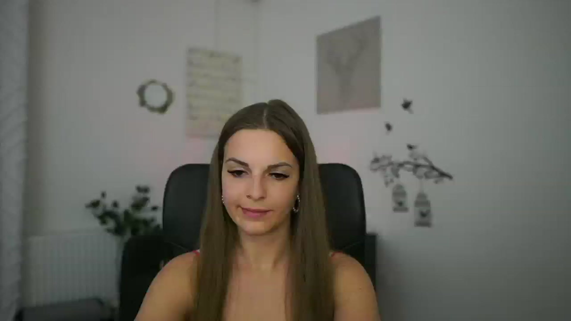 Gallery image thumbnail from Alecsa_Fox's myfreecams stream on, 05/01/2025, 20:47 image 9 of 20