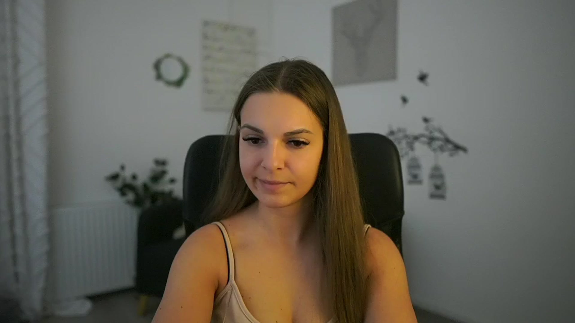 Gallery image thumbnail from Alecsa_Fox's myfreecams stream on, 05/07/2025, 08:46 image 20 of 20