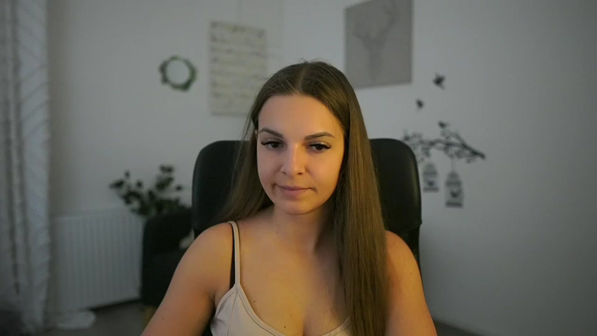 Gallery image thumbnail from Alecsa_Fox's myfreecams stream on, 05/07/2025, 08:46 image 14 of 20