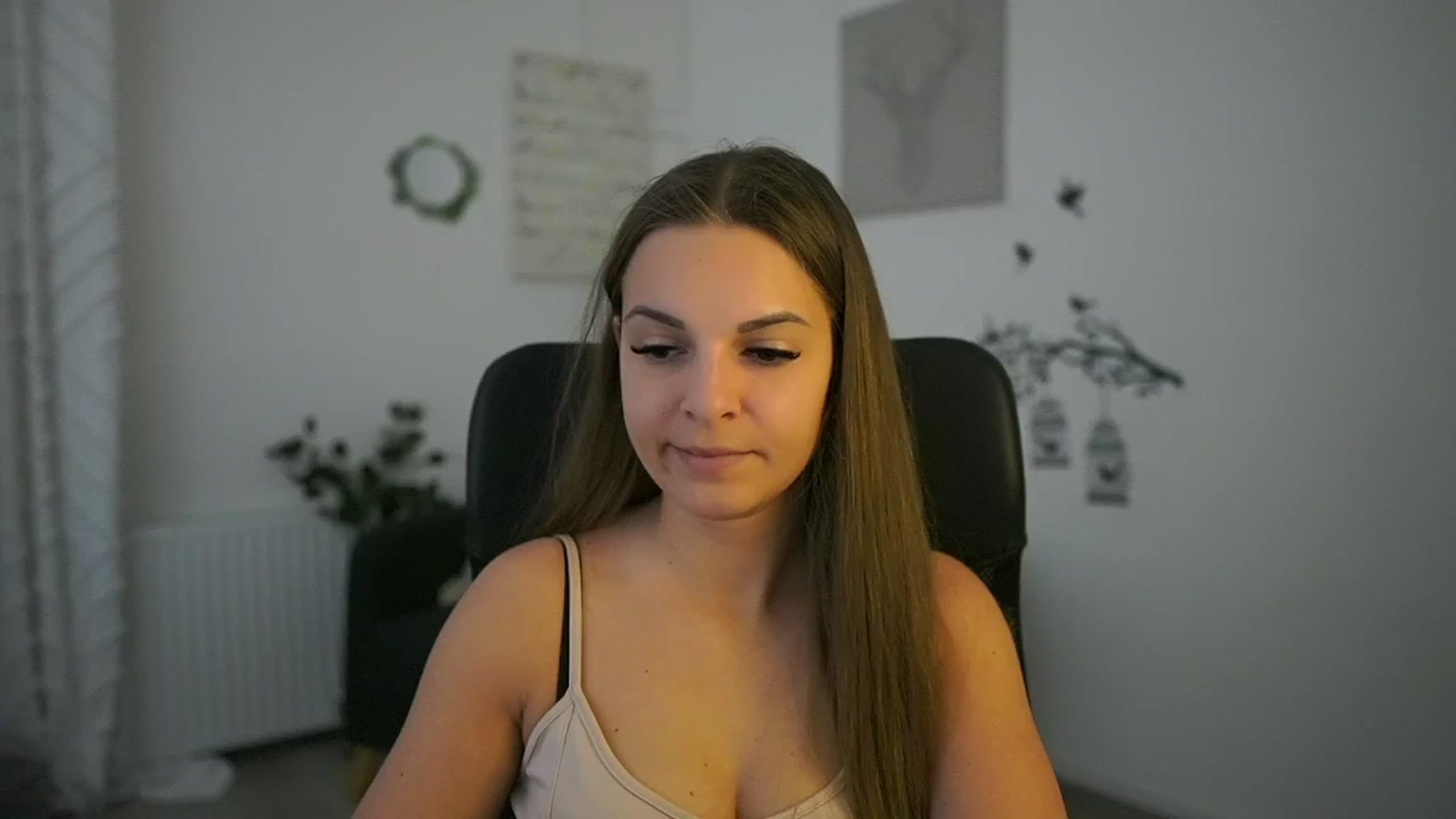 Gallery image thumbnail from Alecsa_Fox's myfreecams stream on, 05/07/2025, 08:46 image 10 of 20