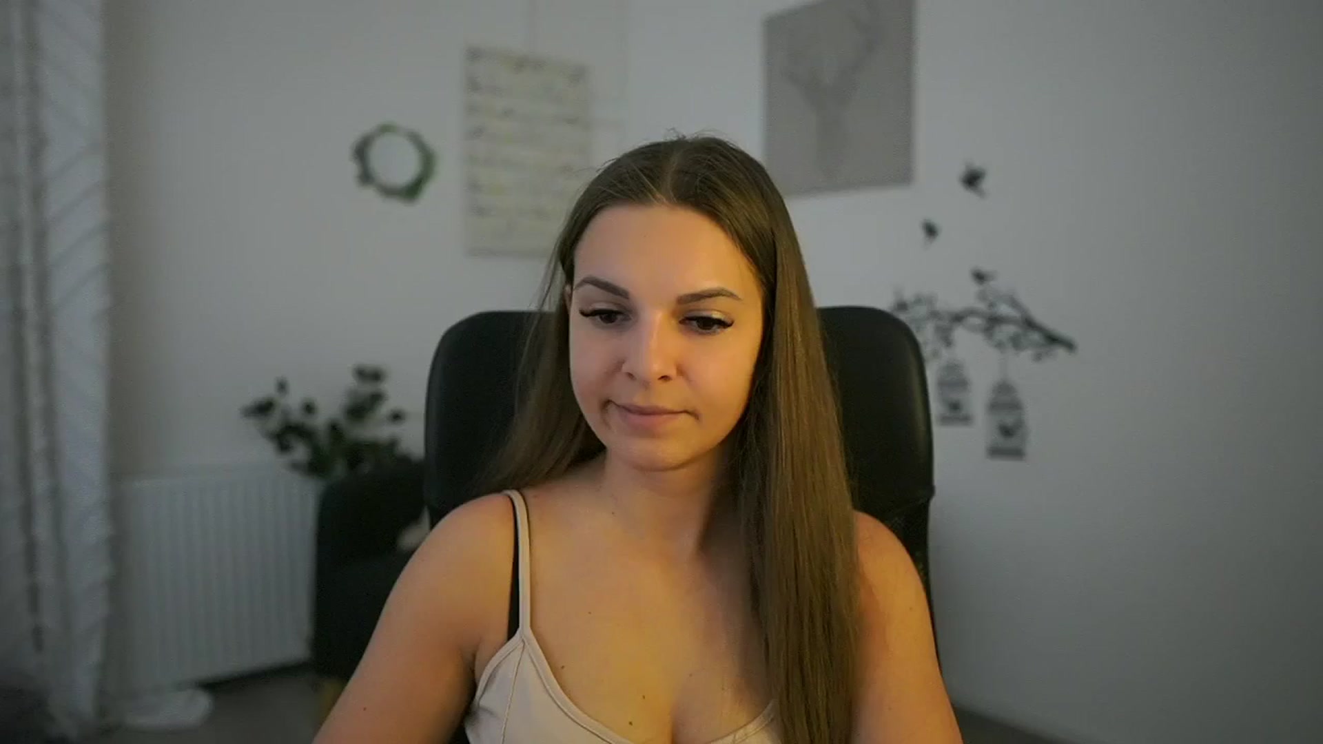 Gallery image thumbnail from Alecsa_Fox's myfreecams stream on, 05/07/2025, 08:46 image 15 of 20