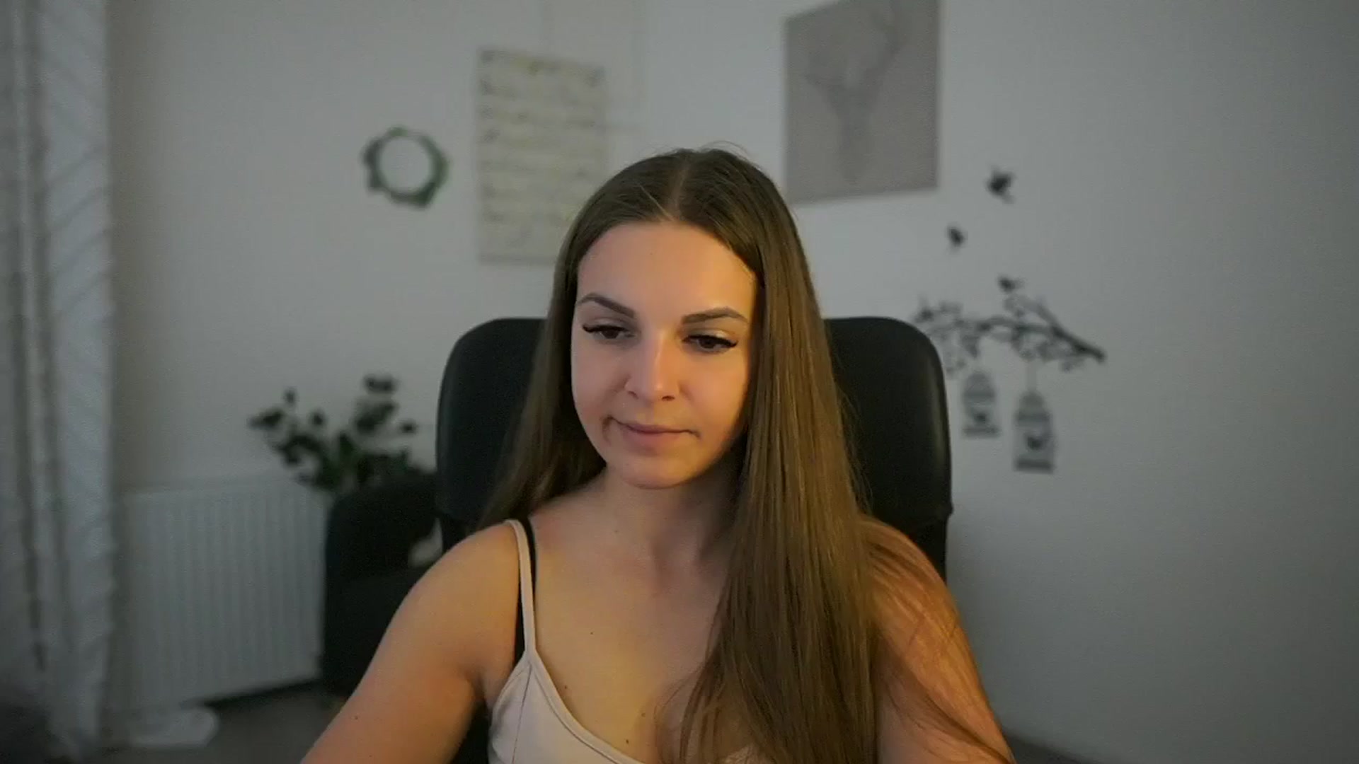 Gallery image thumbnail from Alecsa_Fox's myfreecams stream on, 05/07/2025, 09:20 image 1 of 20