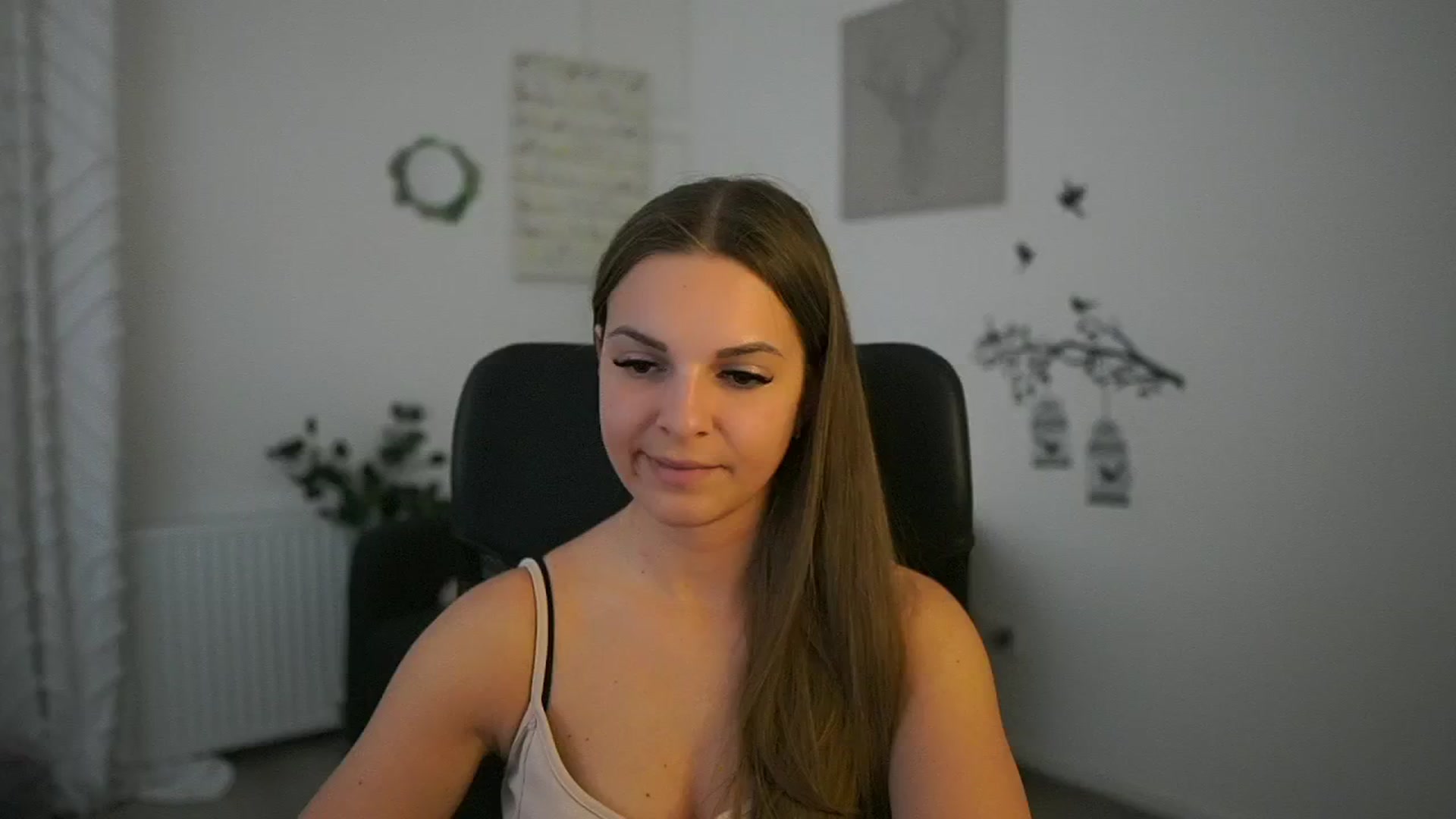Gallery image thumbnail from Alecsa_Fox's myfreecams stream on, 05/07/2025, 10:56 image 18 of 20