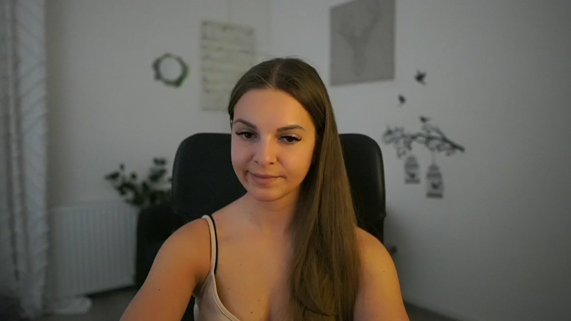 Gallery image thumbnail from Alecsa_Fox's myfreecams stream on, 05/07/2025, 10:56 image 16 of 20