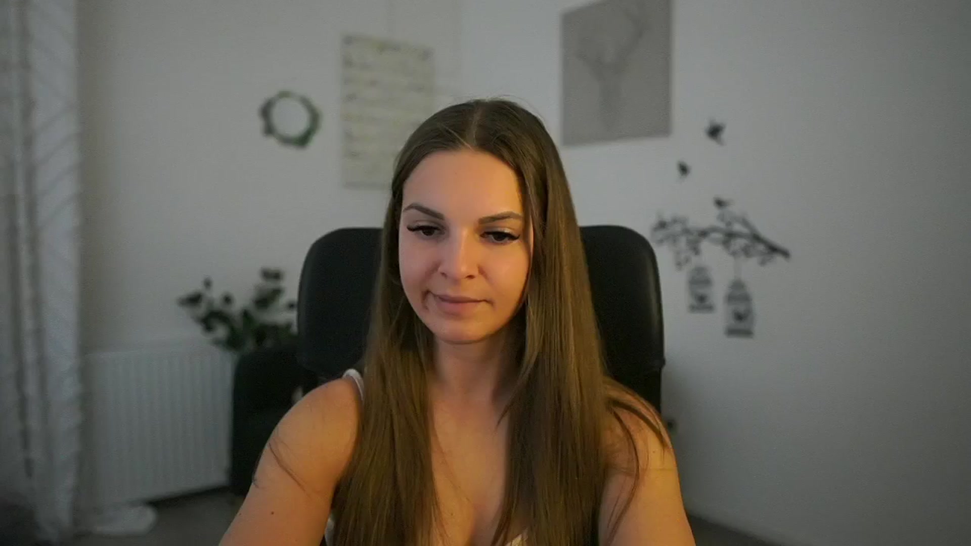 Gallery image thumbnail from Alecsa_Fox's myfreecams stream on, 05/07/2025, 10:56 image 13 of 20