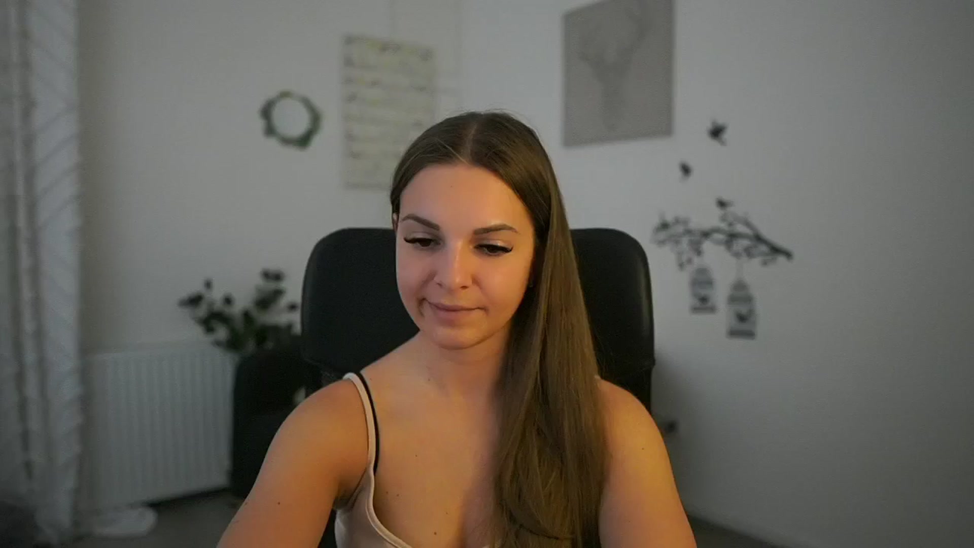 Gallery image thumbnail from Alecsa_Fox's myfreecams stream on, 05/07/2025, 10:56 image 17 of 20